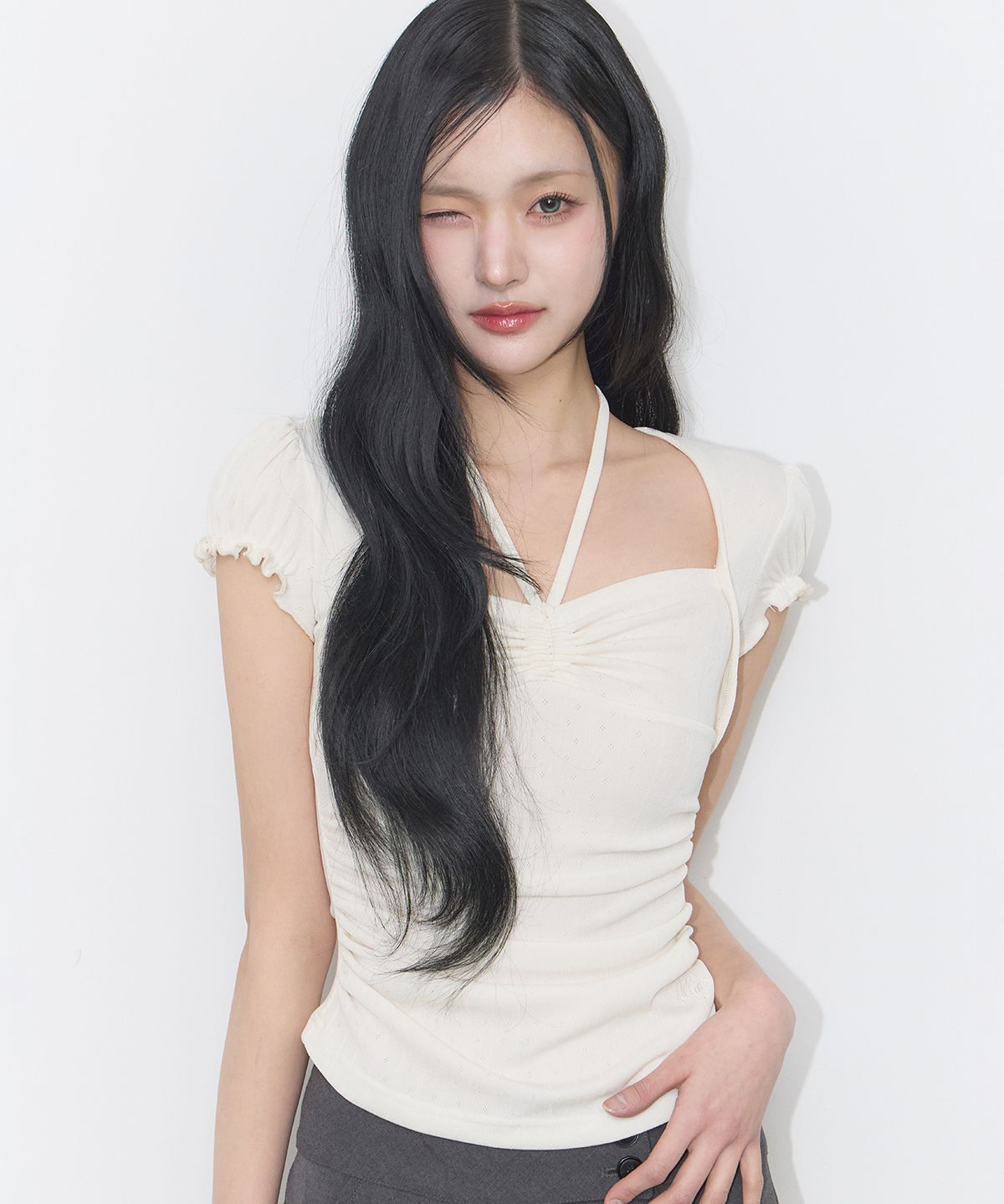 일리고(ILLIGO) 셔링 홀터 탑 아이보리