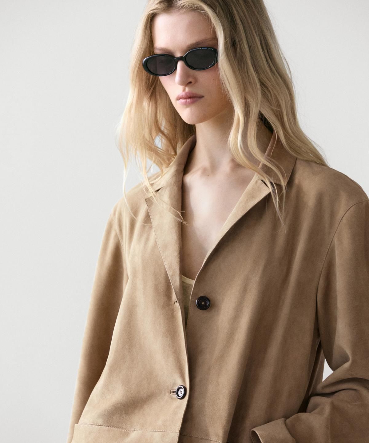 마시모두띠(MASSIMO DUTTI) 포켓 디테일 스웨이드 가죽 블레이저