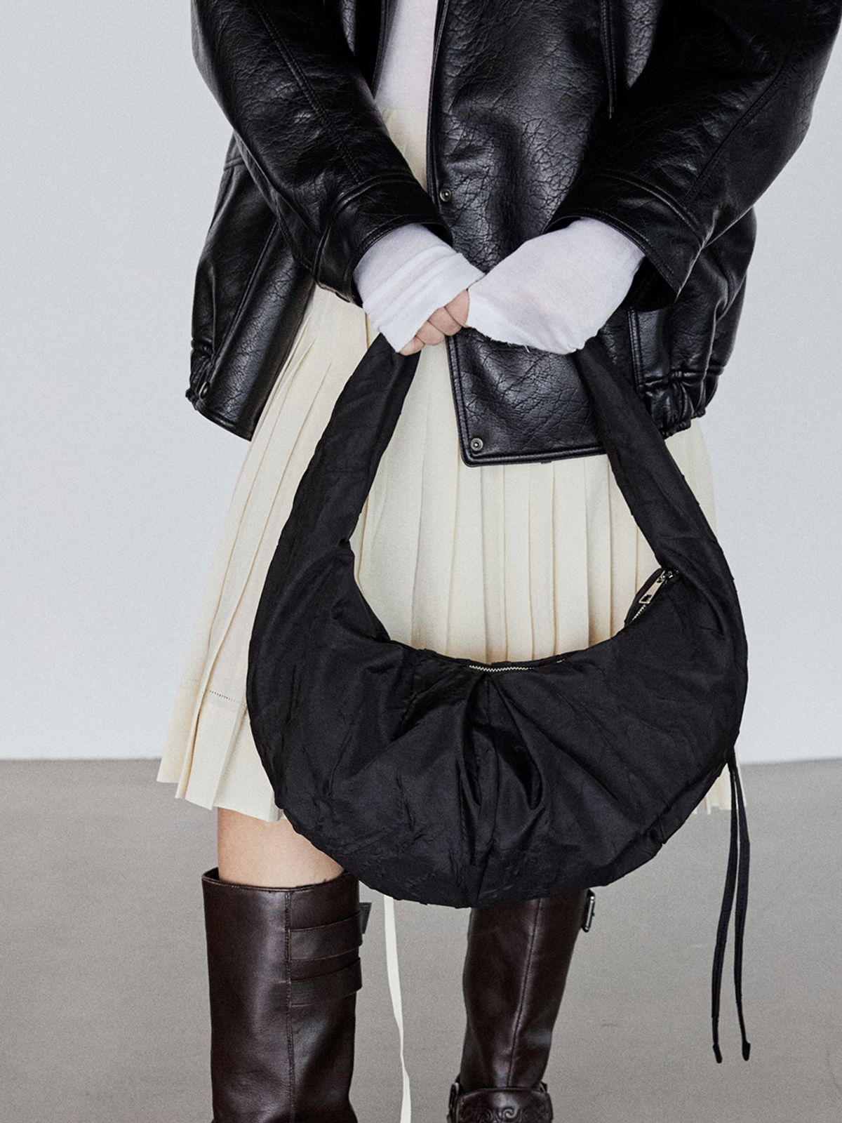 던팩토리(DAWN FACTORY) LUVIN BAG LARGE CRACK BLACK 러빈백 라지 크랙 블랙
