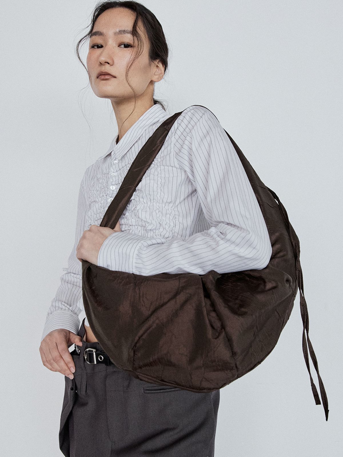 던팩토리(DAWN FACTORY) LUVIN BAG LARGE CRACK BROWN 러빈백 라지 크랙 브라운