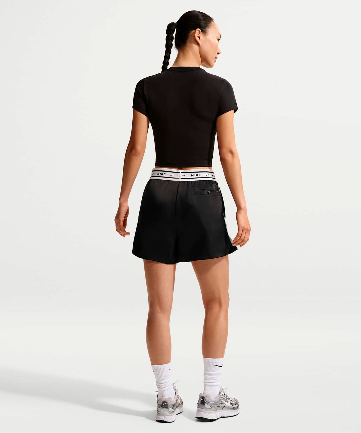 나이키(NIKE) 스포츠웨어 루즈 핏 미드라이즈 새틴 쇼츠 W - 블랙:세일 / IH1329-010