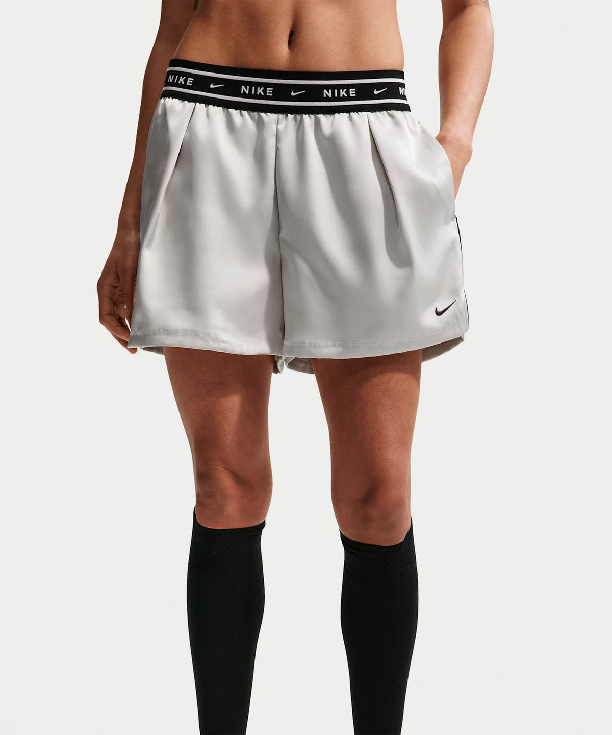나이키(NIKE) 스포츠웨어 루즈 핏 미드라이즈 새틴 쇼츠 W - 라이트 본:블랙 / IH1329-072