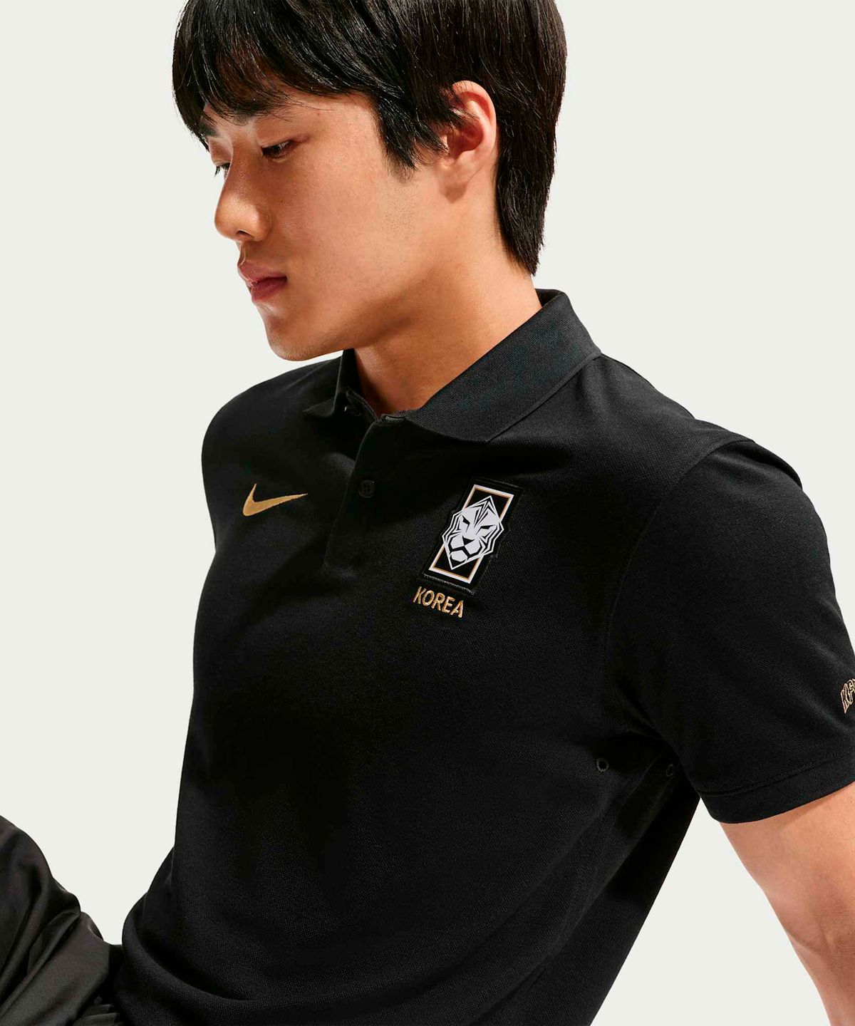 나이키(NIKE) 대한민국 더 나이키 폴로 드라이 핏 축구 폴로 M - 블랙:클럽 골드 / IB6214-010