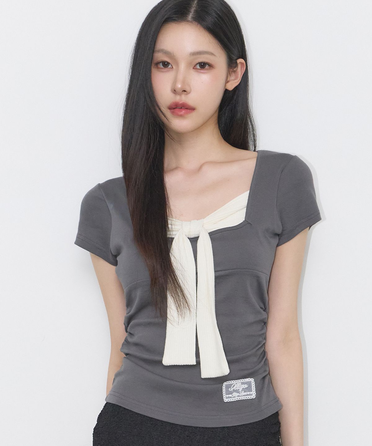 일리고(ILLIGO) 레이어드 리본 타이 티셔츠 차콜