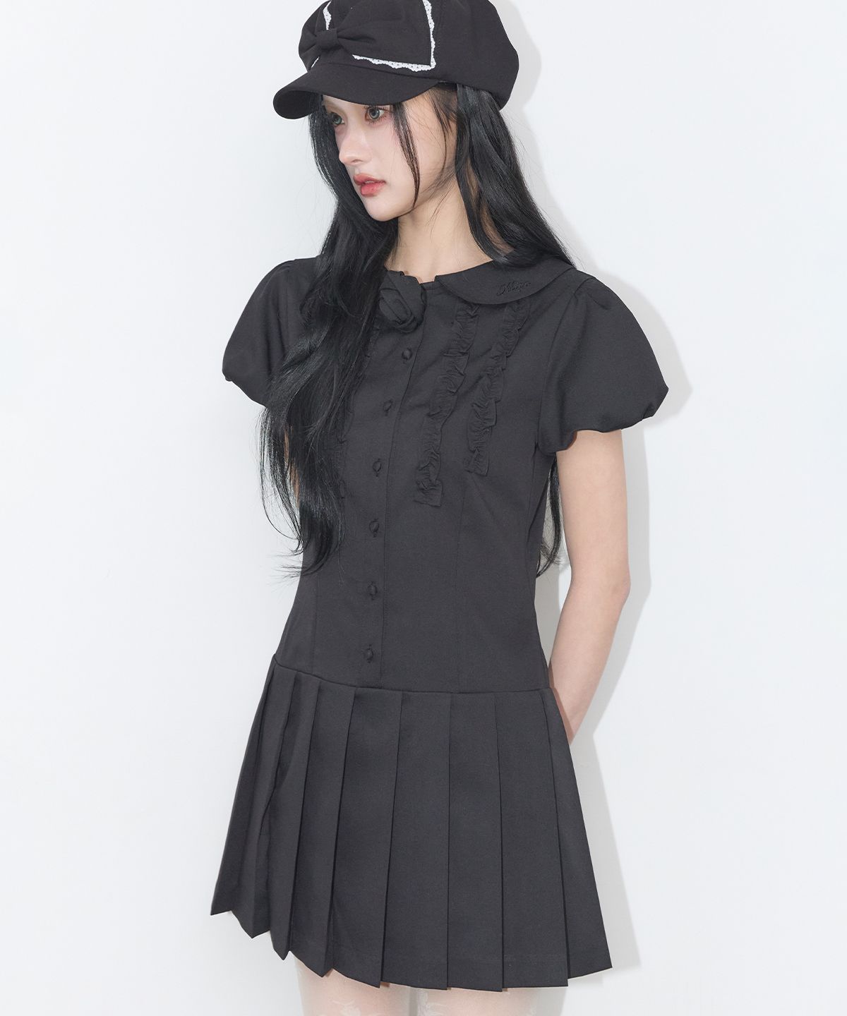 일리고(ILLIGO) 로즈 플리츠 미니 원피스 블랙