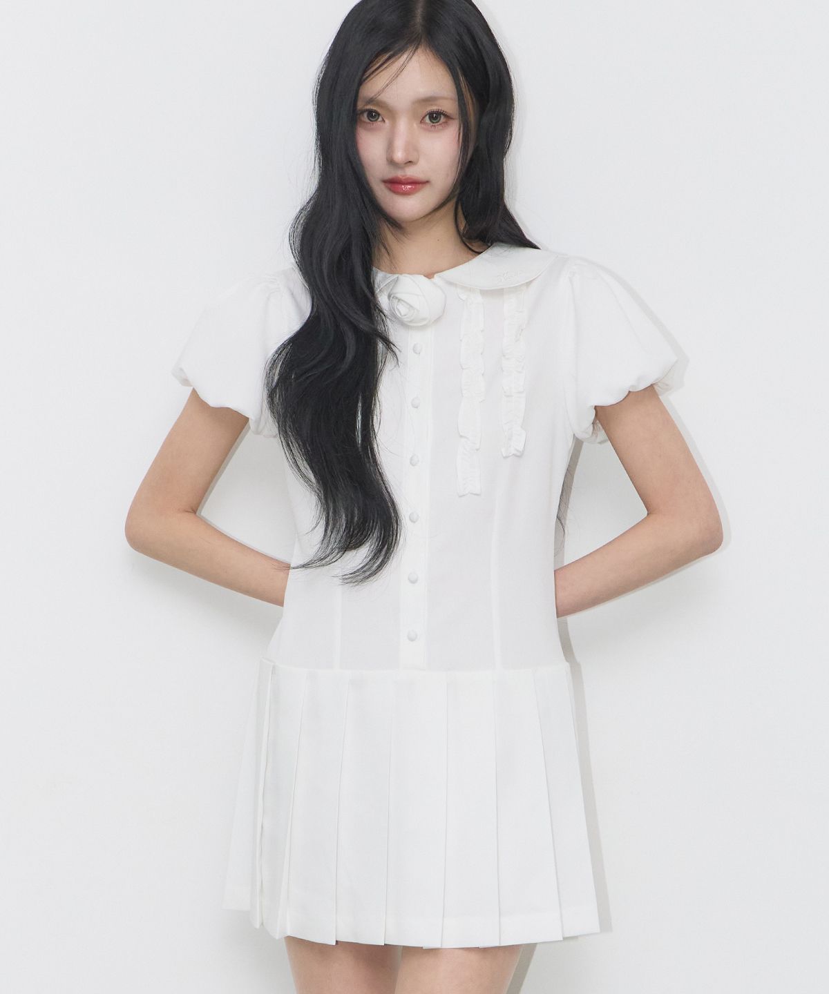 일리고(ILLIGO) 로즈 플리츠 미니 원피스 화이트