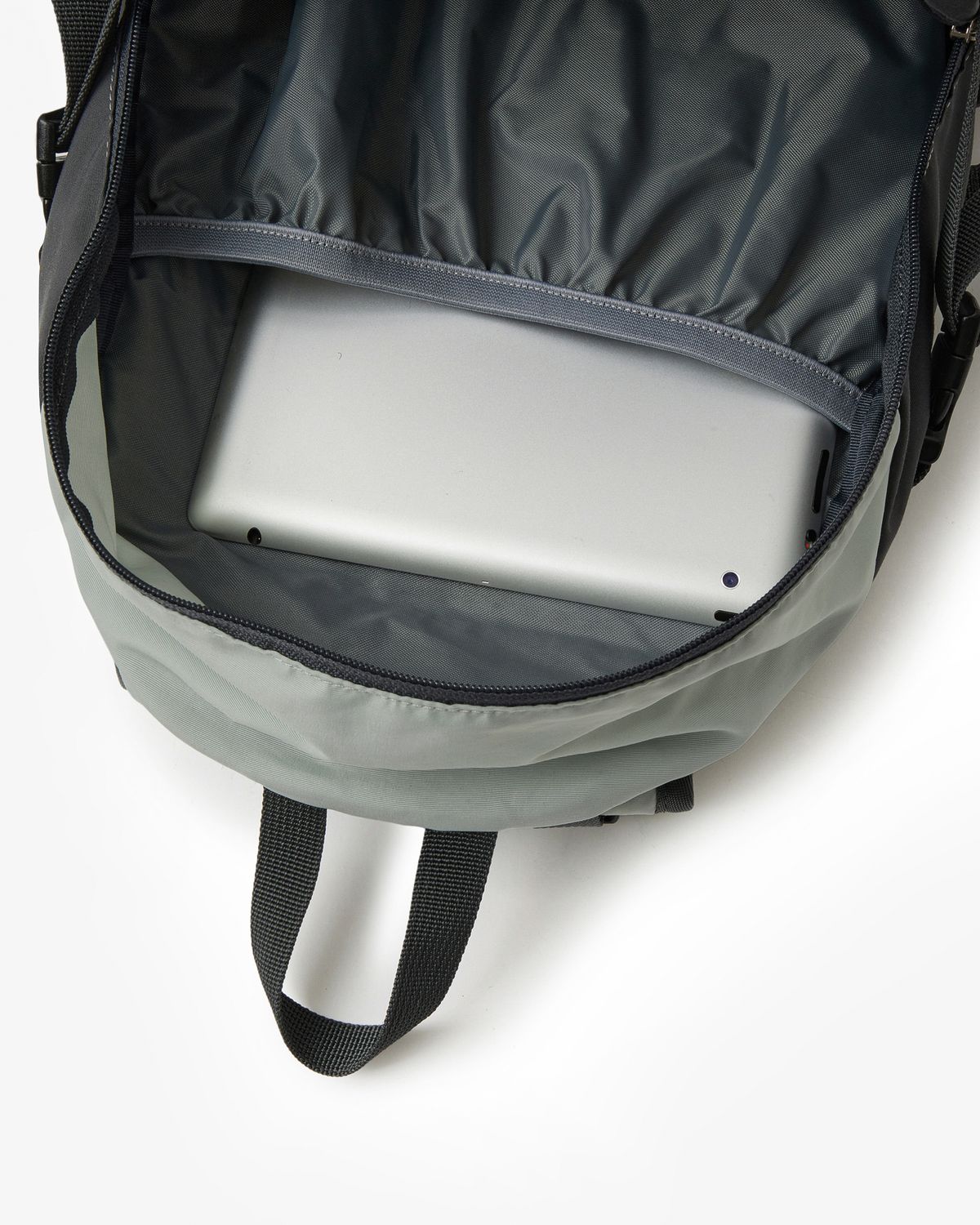 에이이에이이(AEAE) UTILITY BACKPACK [GREY]