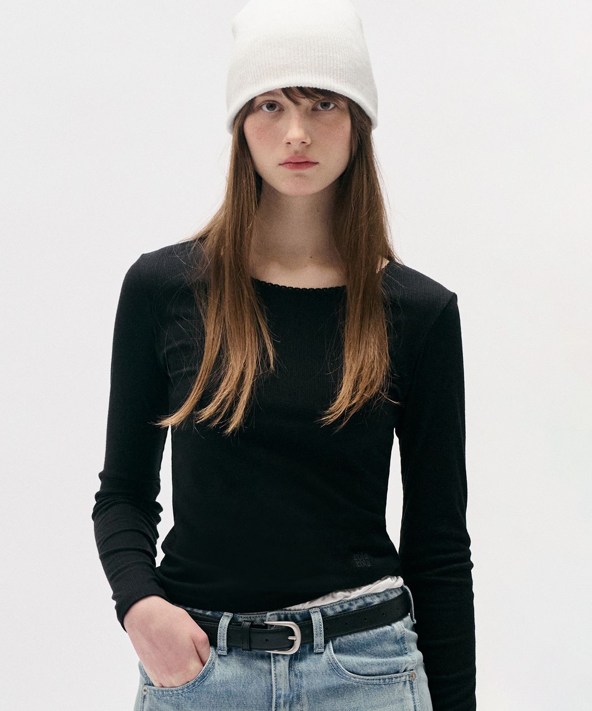 로라로라(ROLAROLA) NUBASIC LACE ROUND NECK SLIM T-SHIRT BLACK