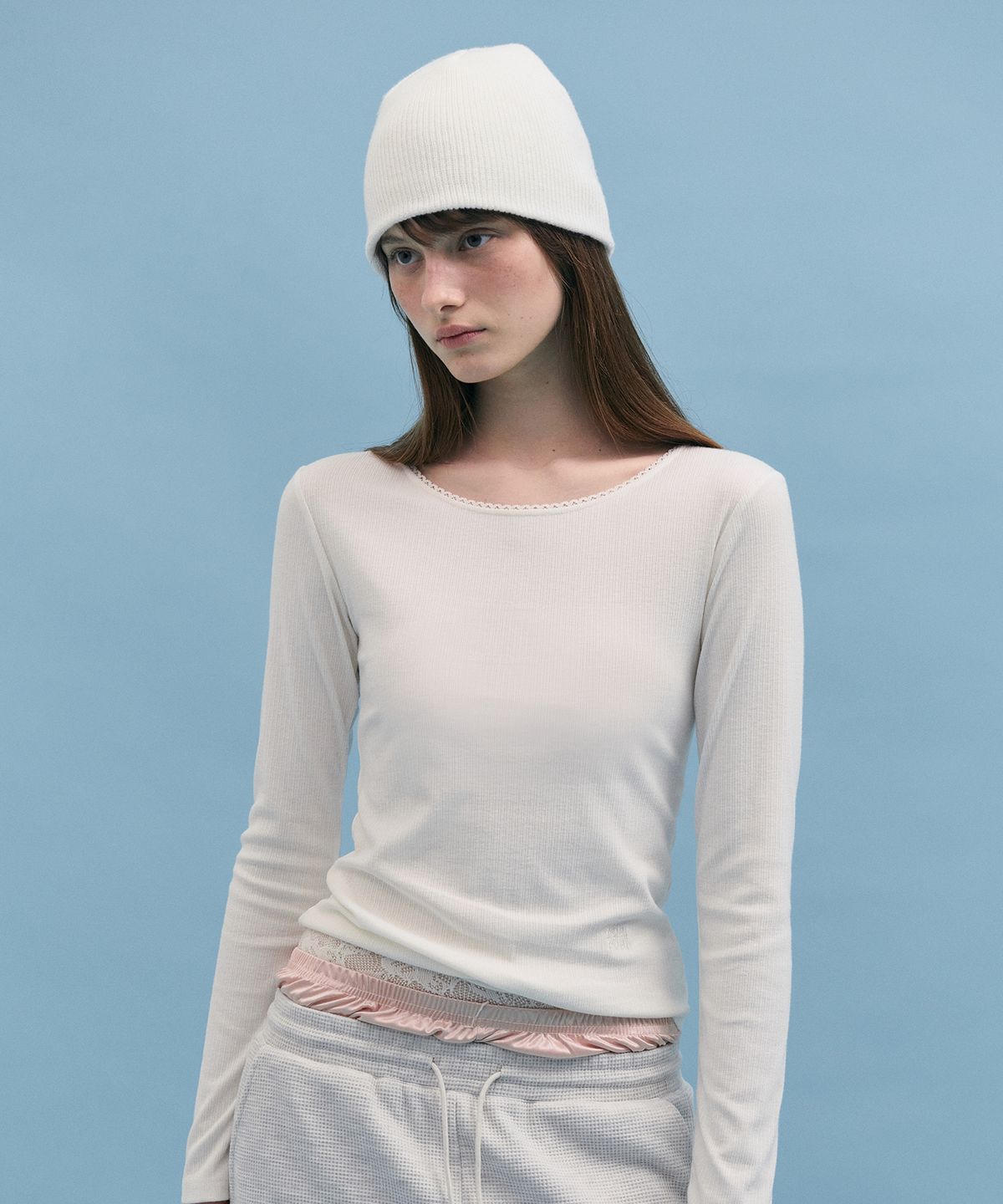 로라로라(ROLAROLA) NUBASIC LACE ROUND NECK SLIM T-SHIRT IVORY