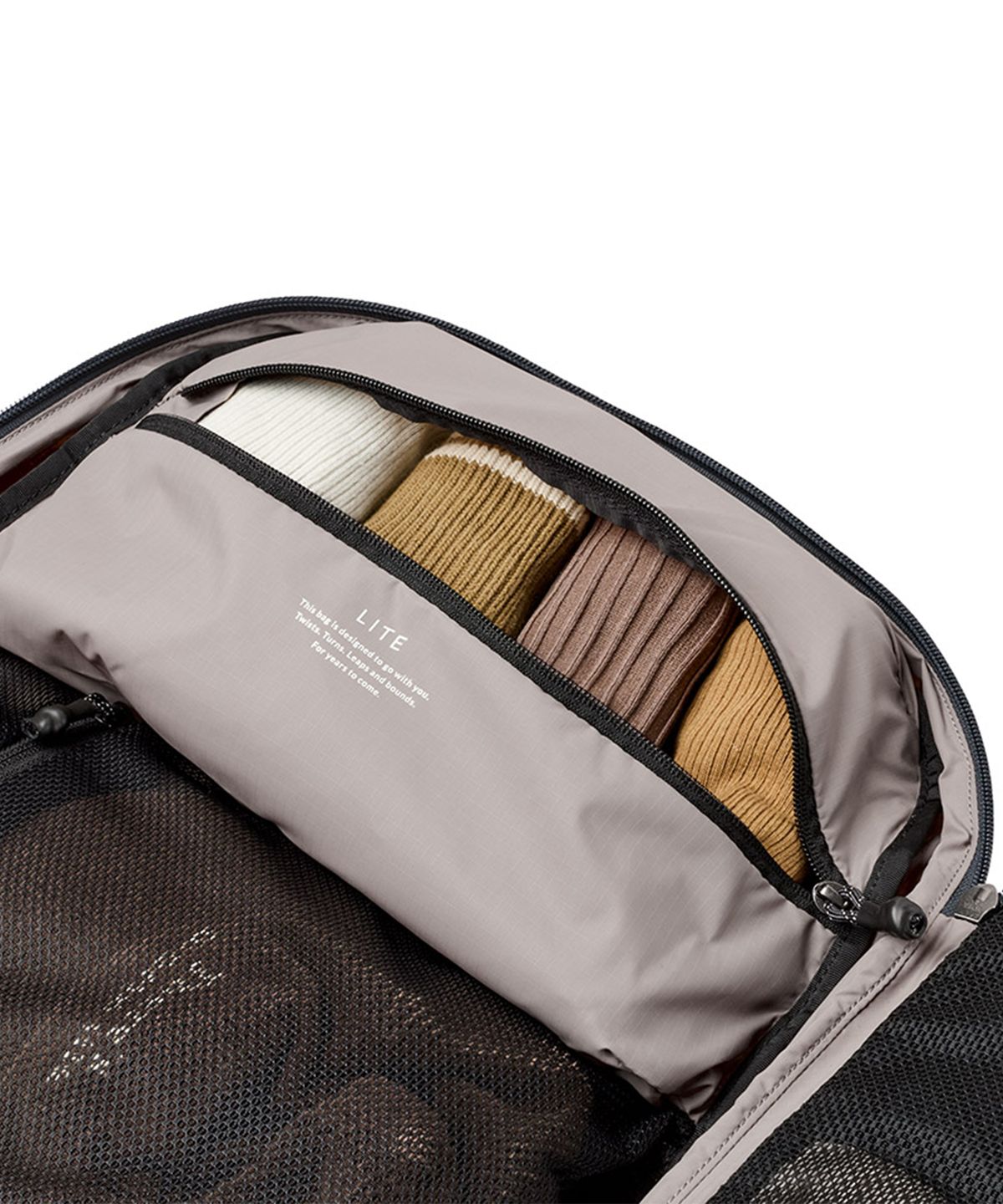 벨로이(BELLROY) 라이트 트래블 백팩 38L(BLPB-ASH-241) - 애쉬