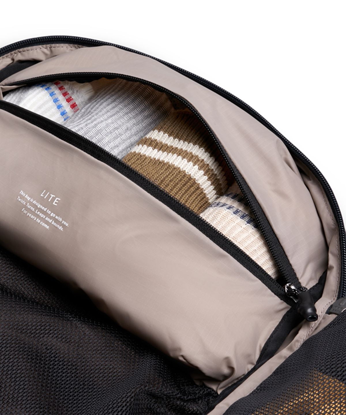 벨로이(BELLROY) 라이트 트래블 백팩 38L(BLPB-BLK-241) - 블랙