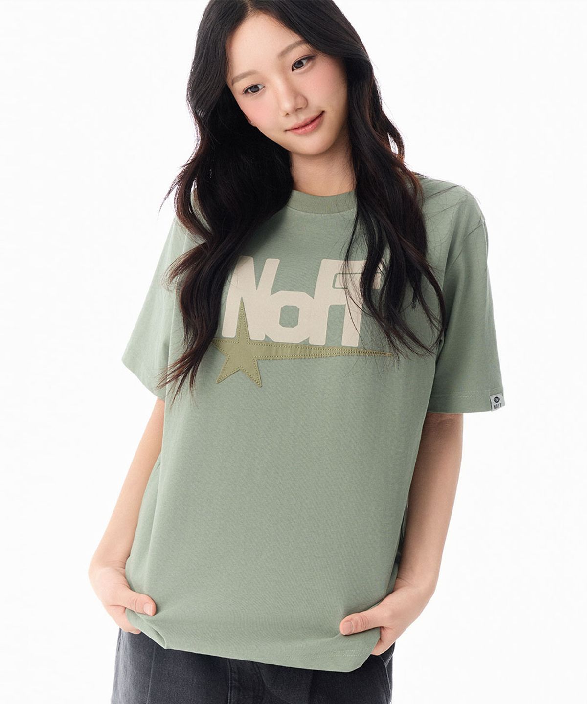 낫온리포투데이(NOT ONLY FOR TODAY) 스타 NOFT 자수 반소매 티셔츠 [올리브]