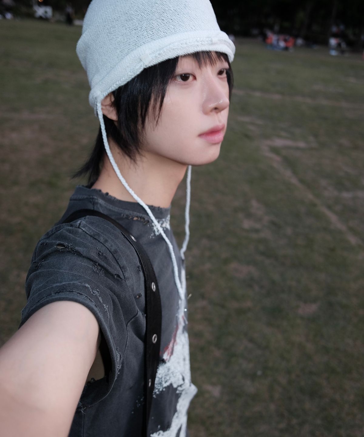지제뮤지엄(ZIZEMUSEUM) LONG STRING MESH BEANIE (WHITE)