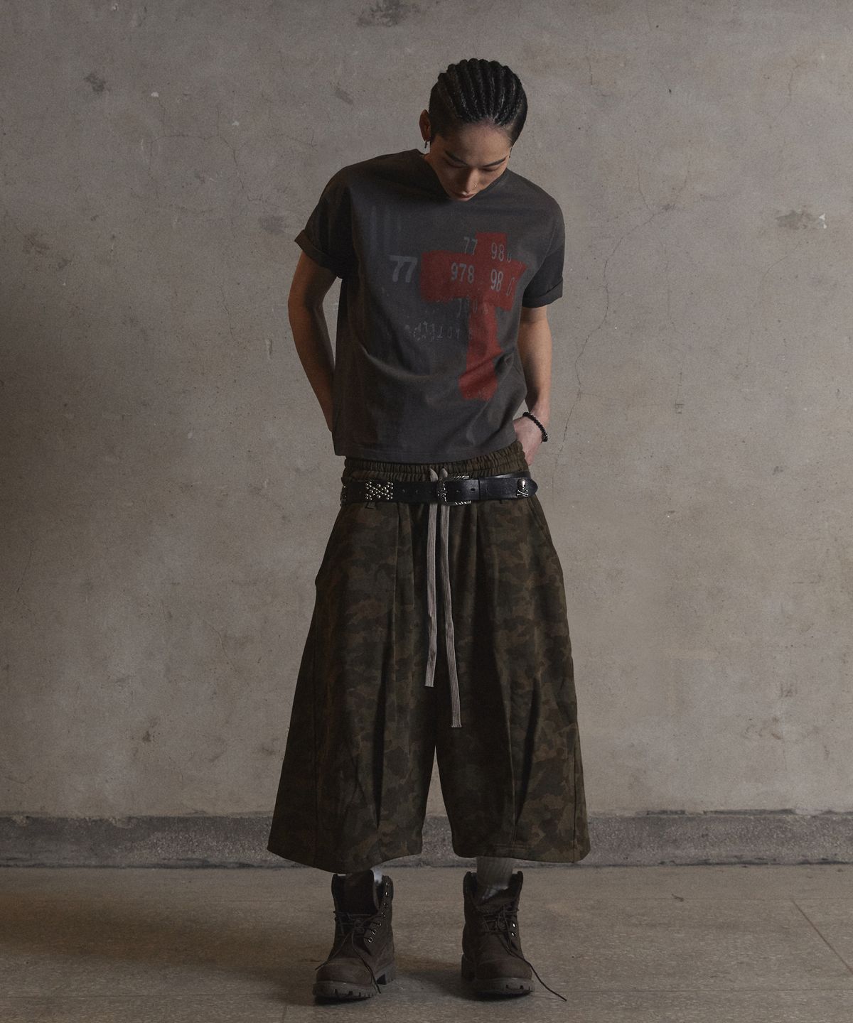 가터갤러리(GOTTER GALLERY) WIDE CURVED BERMUDA SWEAT SHORTS_CAMO