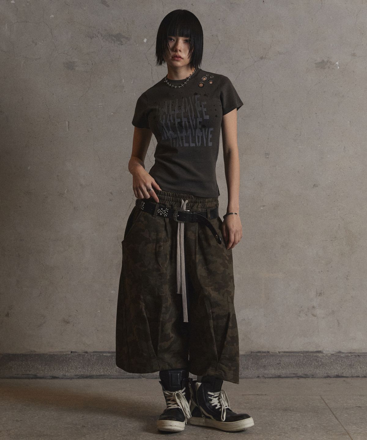 가터갤러리(GOTTER GALLERY) WIDE CURVED BERMUDA SWEAT SHORTS_CAMO