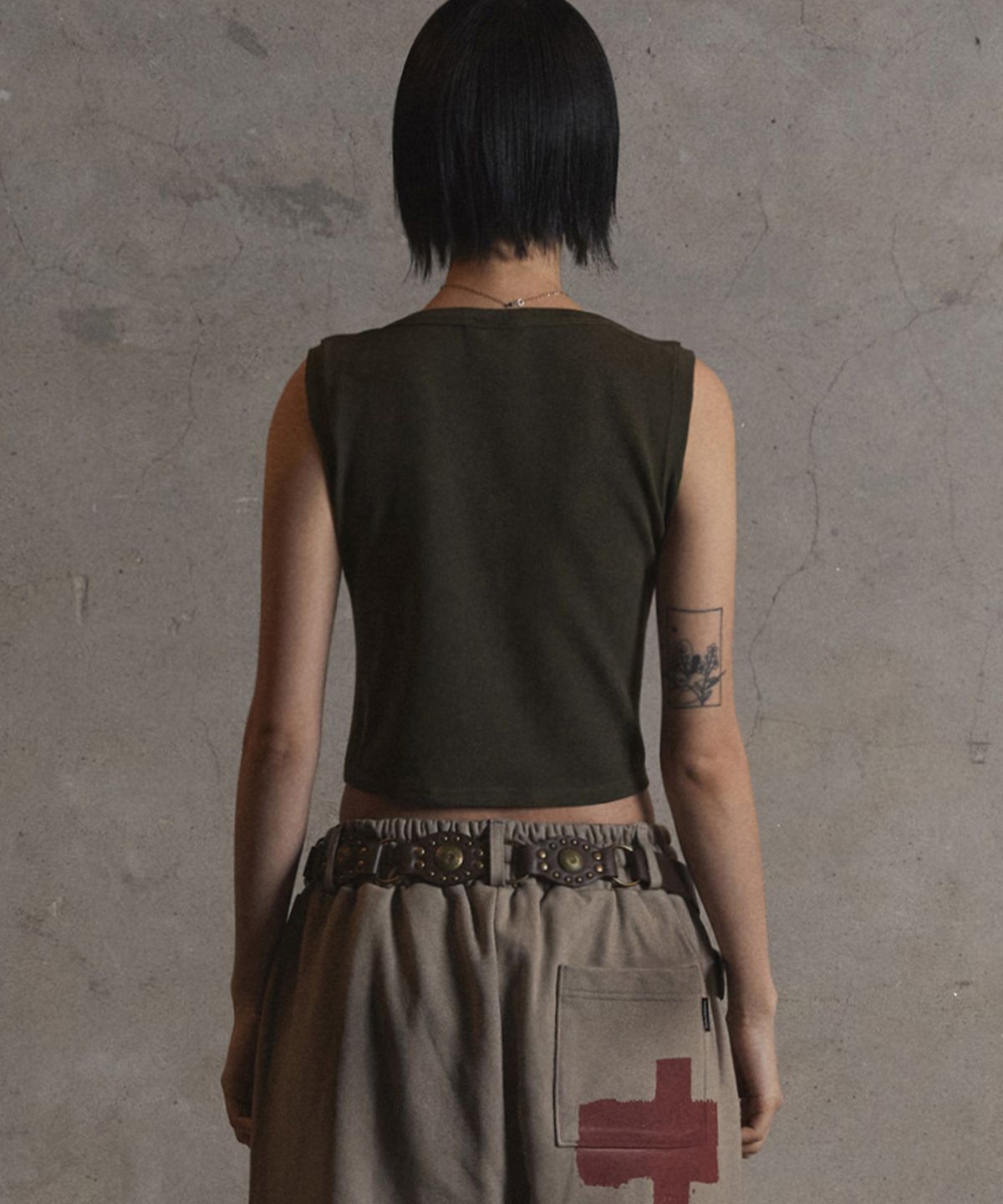 가터갤러리(GOTTER GALLERY) EYELET LAYERED SLEEVELESS_KHAKI