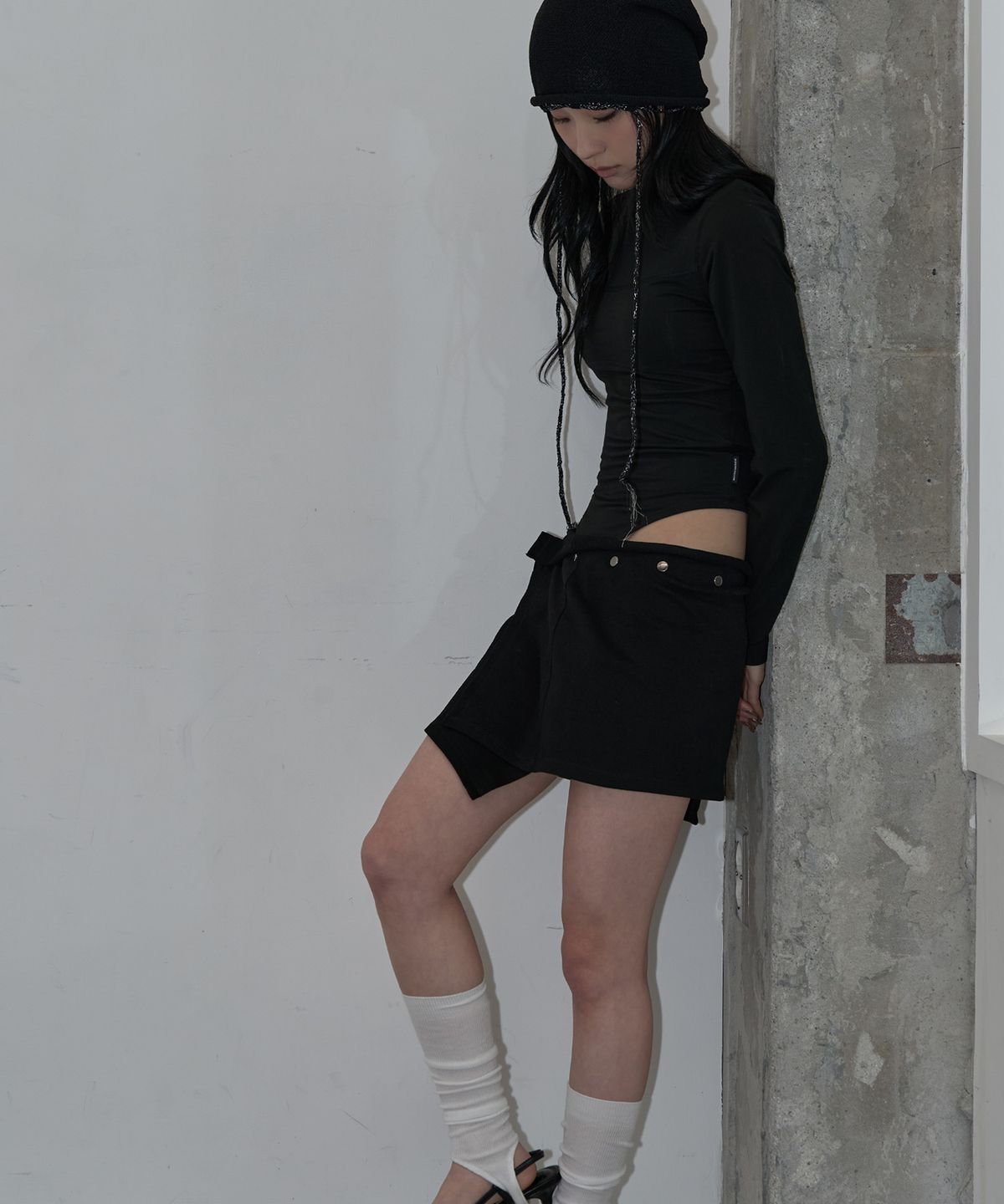 지제뮤지엄(ZIZEMUSEUM) LAYERED SNAP WRAP SKIRT (BLACK)