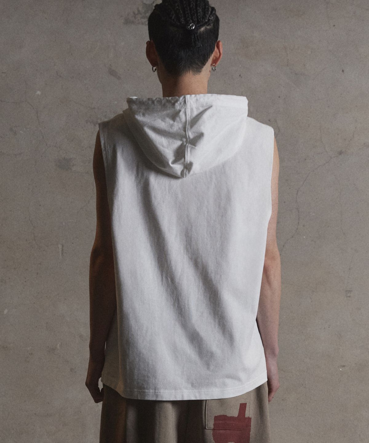 가터갤러리(GOTTER GALLERY) RED CROSS HOOD SLEEVELESS_WHITE