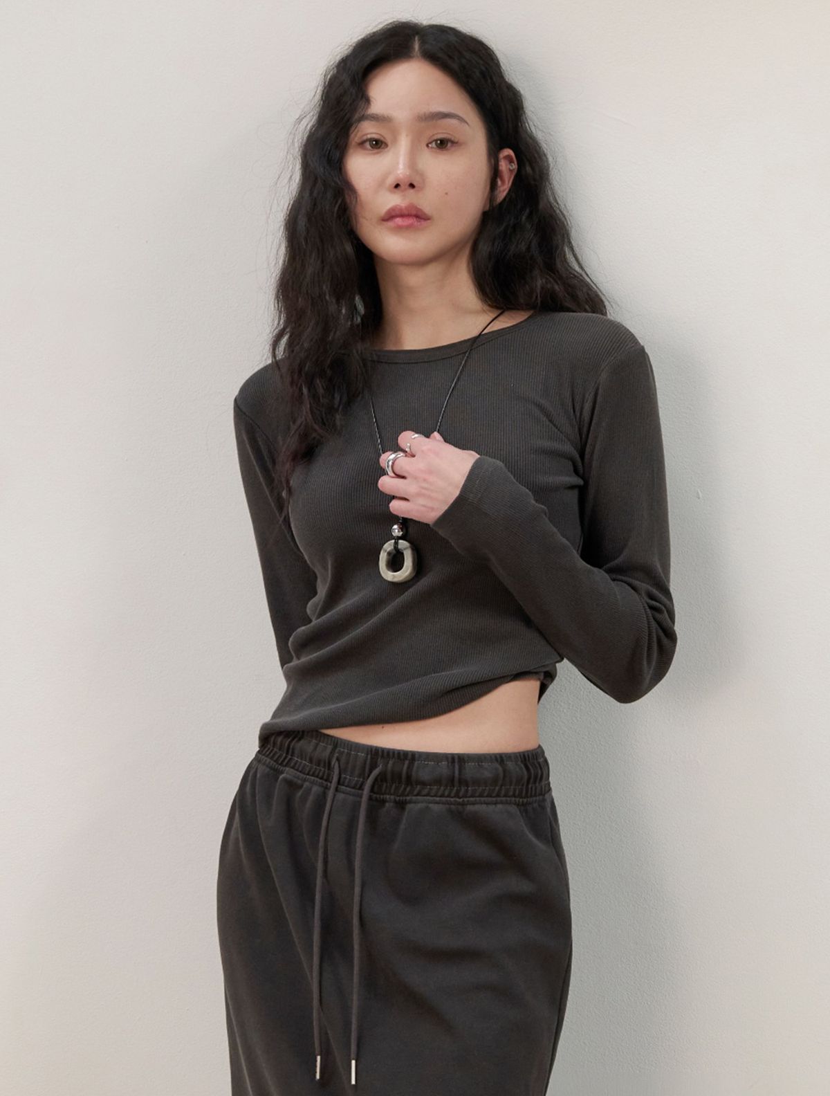 모르브13(MORVE13) 메르빌 피그먼트 티셔츠(차콜)