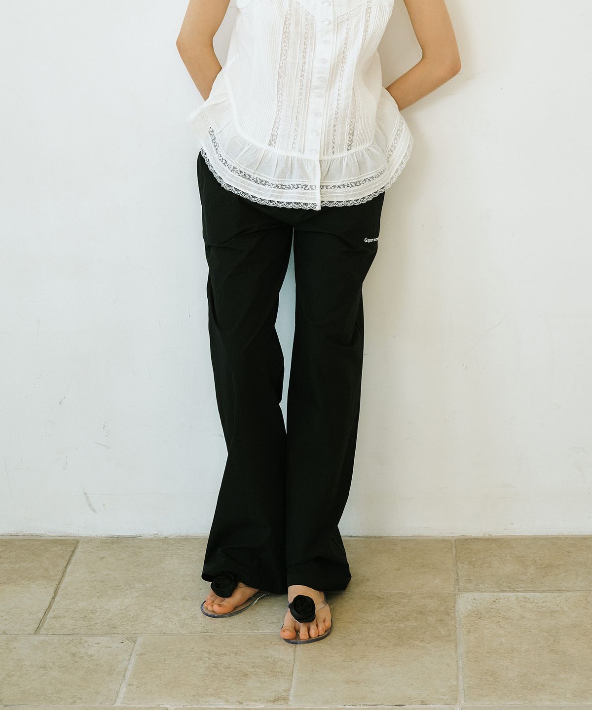 그린버터(GREENBUTTER) Low Waist Relaxed Pants (Black)