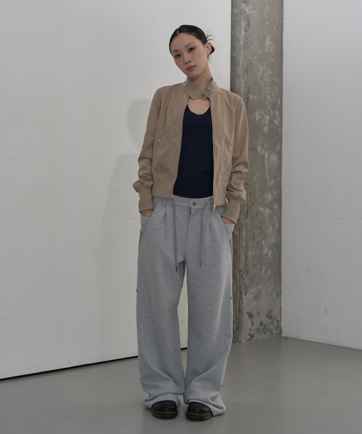 지제뮤지엄(ZIZEMUSEUM) UTILITY POCKET WIDE SWEAT PANTS (MELANGE GRAY)