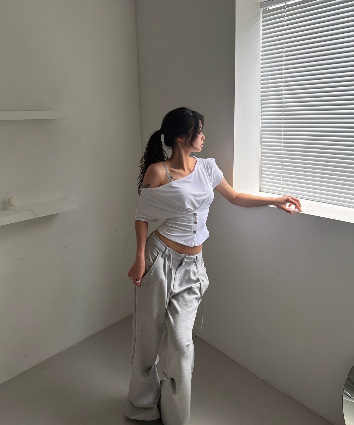 지제뮤지엄(ZIZEMUSEUM) UTILITY POCKET WIDE SWEAT PANTS (MELANGE GRAY)