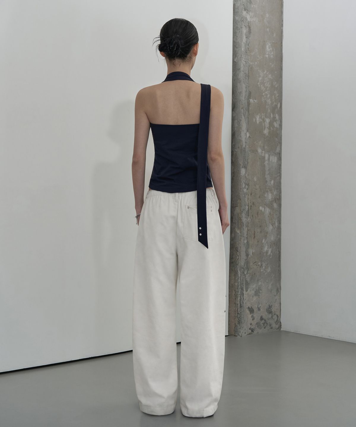 지제뮤지엄(ZIZEMUSEUM) UTILITY POCKET WIDE SWEAT PANTS (WHITE)