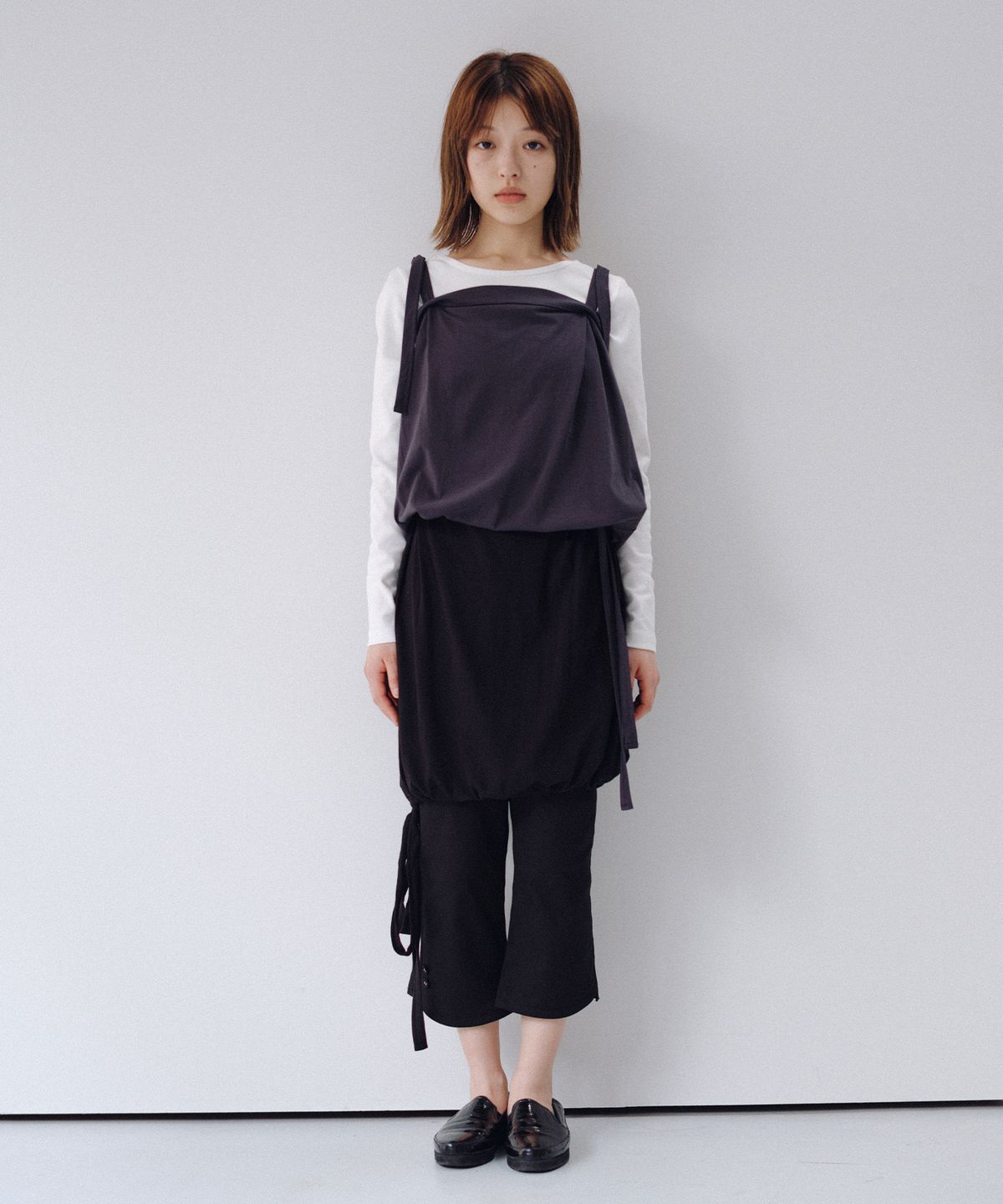 오헤시오(OHESHIO) TWO-WAY SHIRRING SLEEVELESS, CHARCOAL