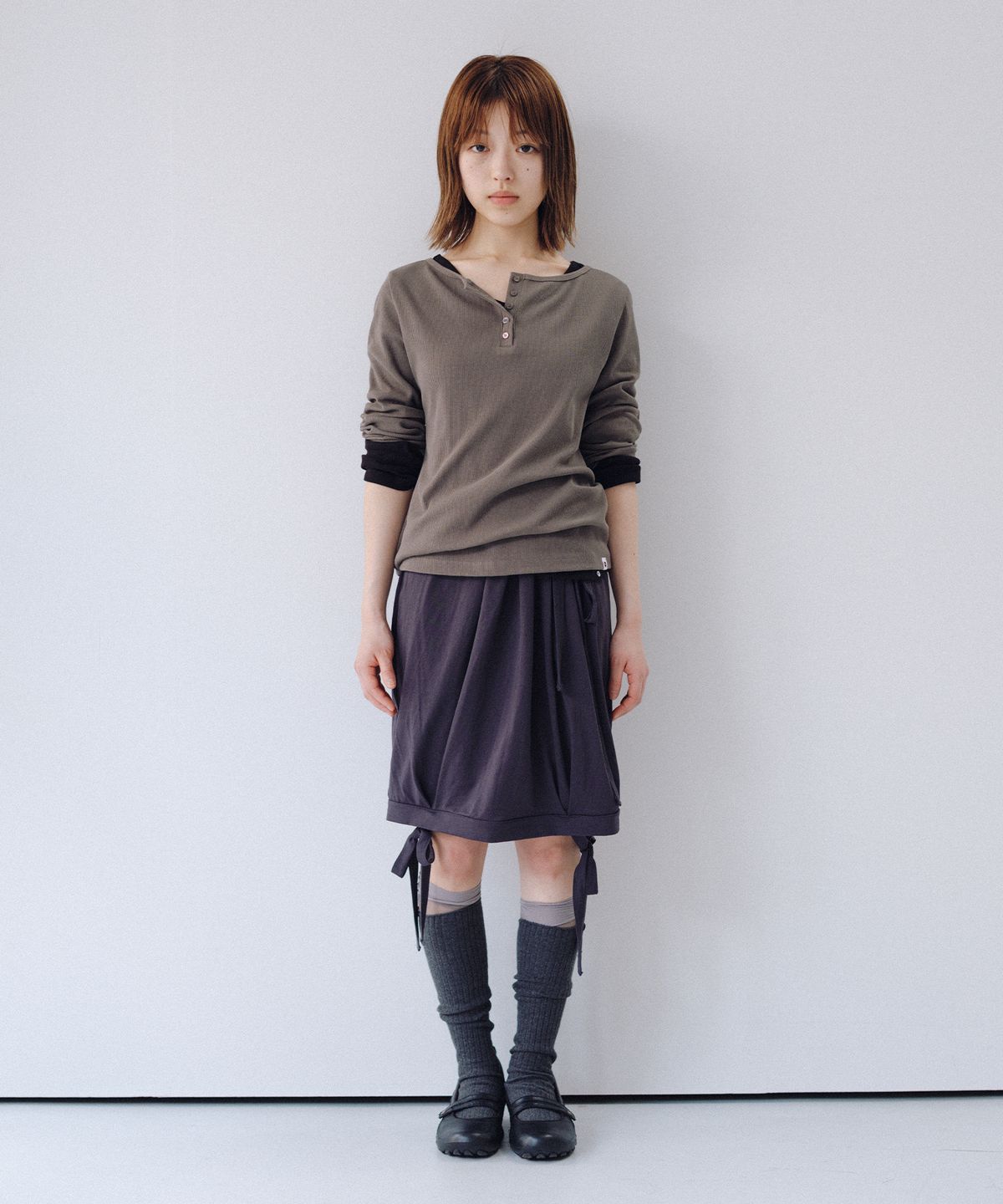 오헤시오(OHESHIO) TWO-WAY SHIRRING SLEEVELESS, CHARCOAL