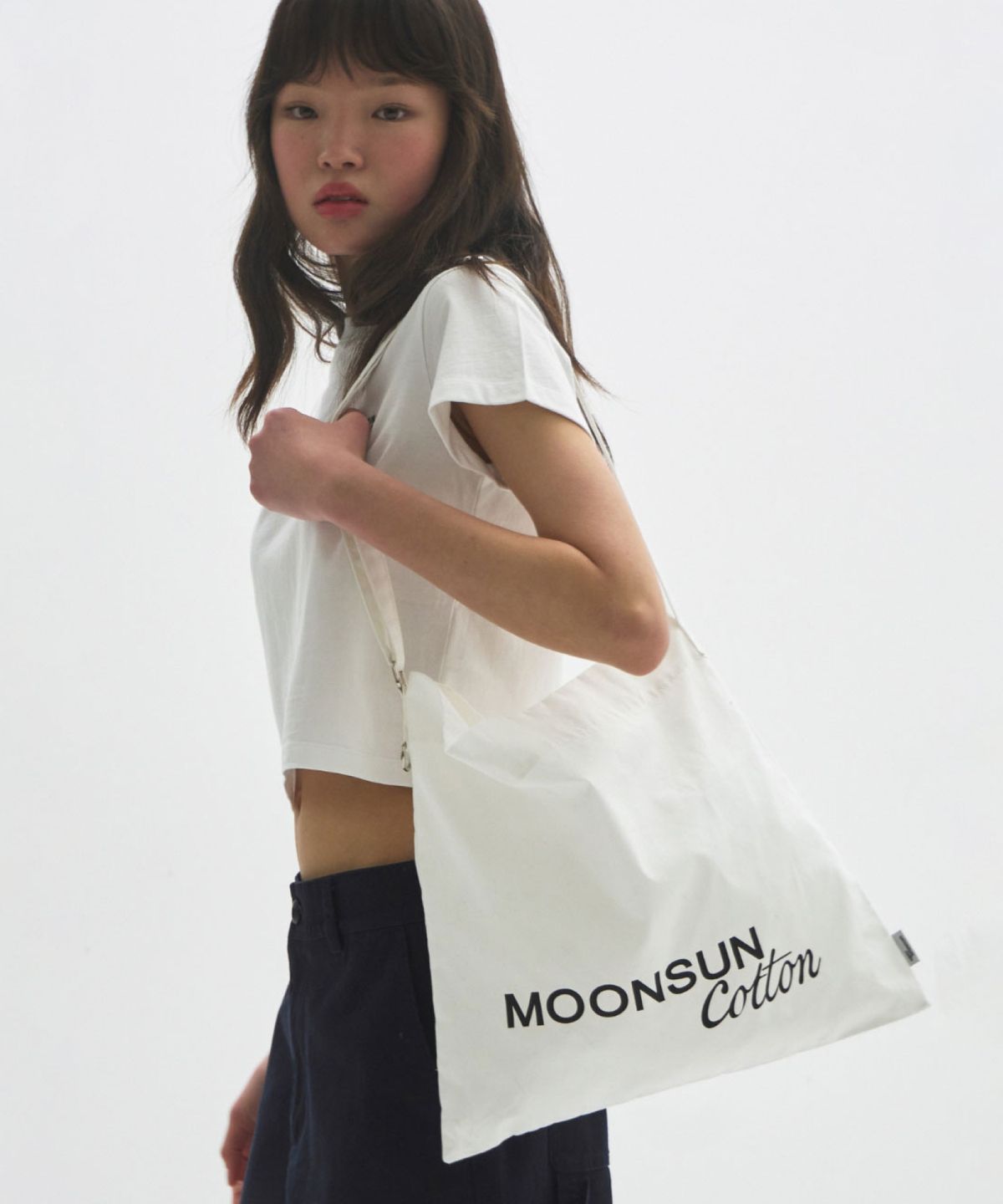 문선 아카이브(MOONSUN ARCHIVE) M.C Logo Cotton Cross Bag / WHITE