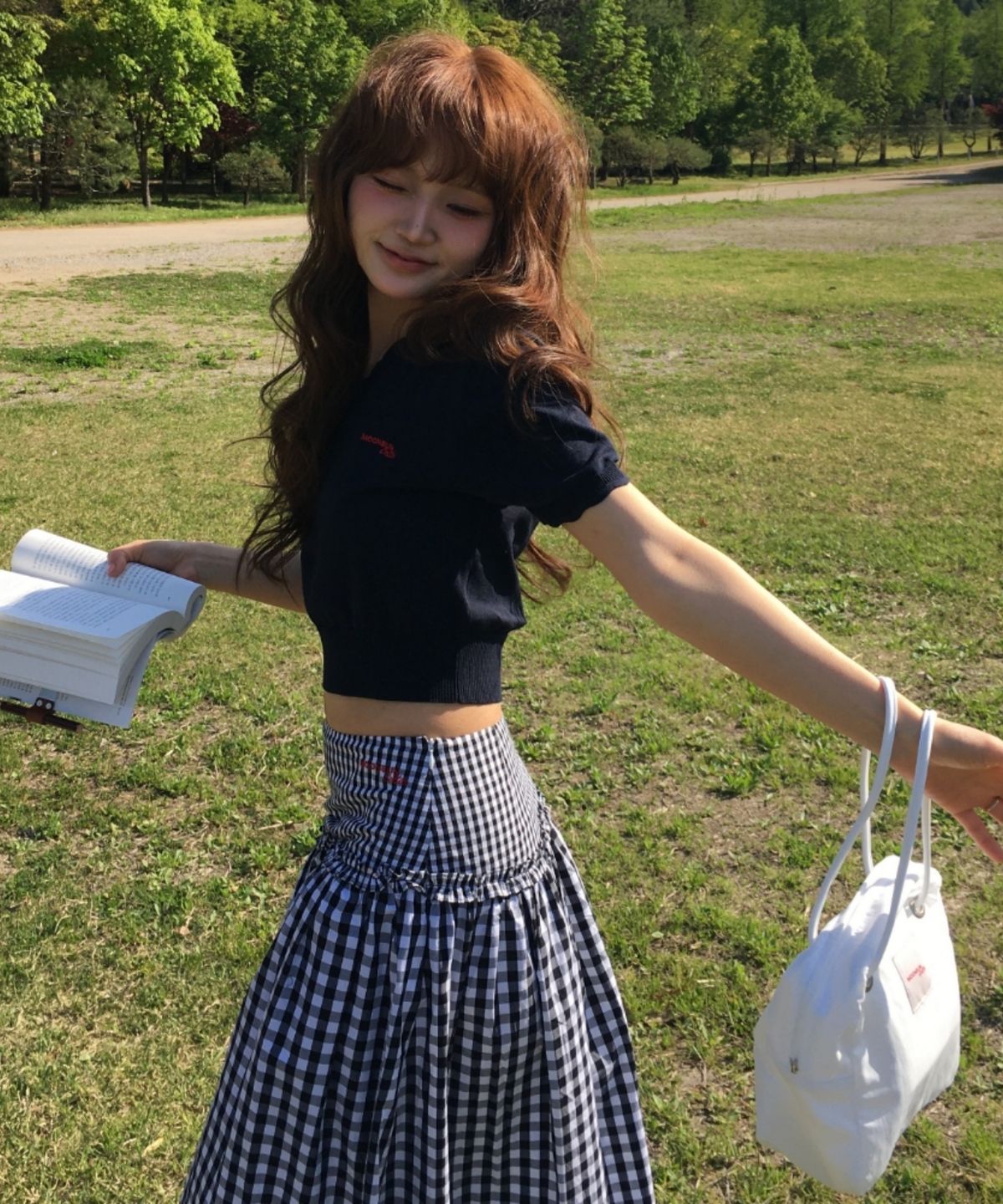 문선 아카이브(MOONSUN ARCHIVE) M.C Lace Neck Crop Knit / NAVY