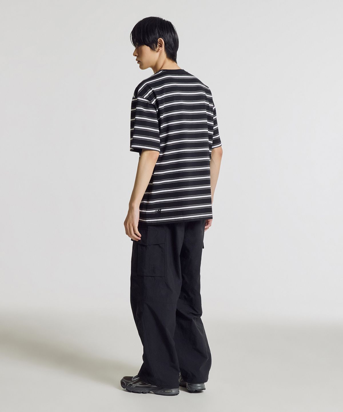 뉴발란스(NEW BALANCE) NBNEG21583 / UNI 트랙 클럽 스트라이프 반팔티 (BLACK)