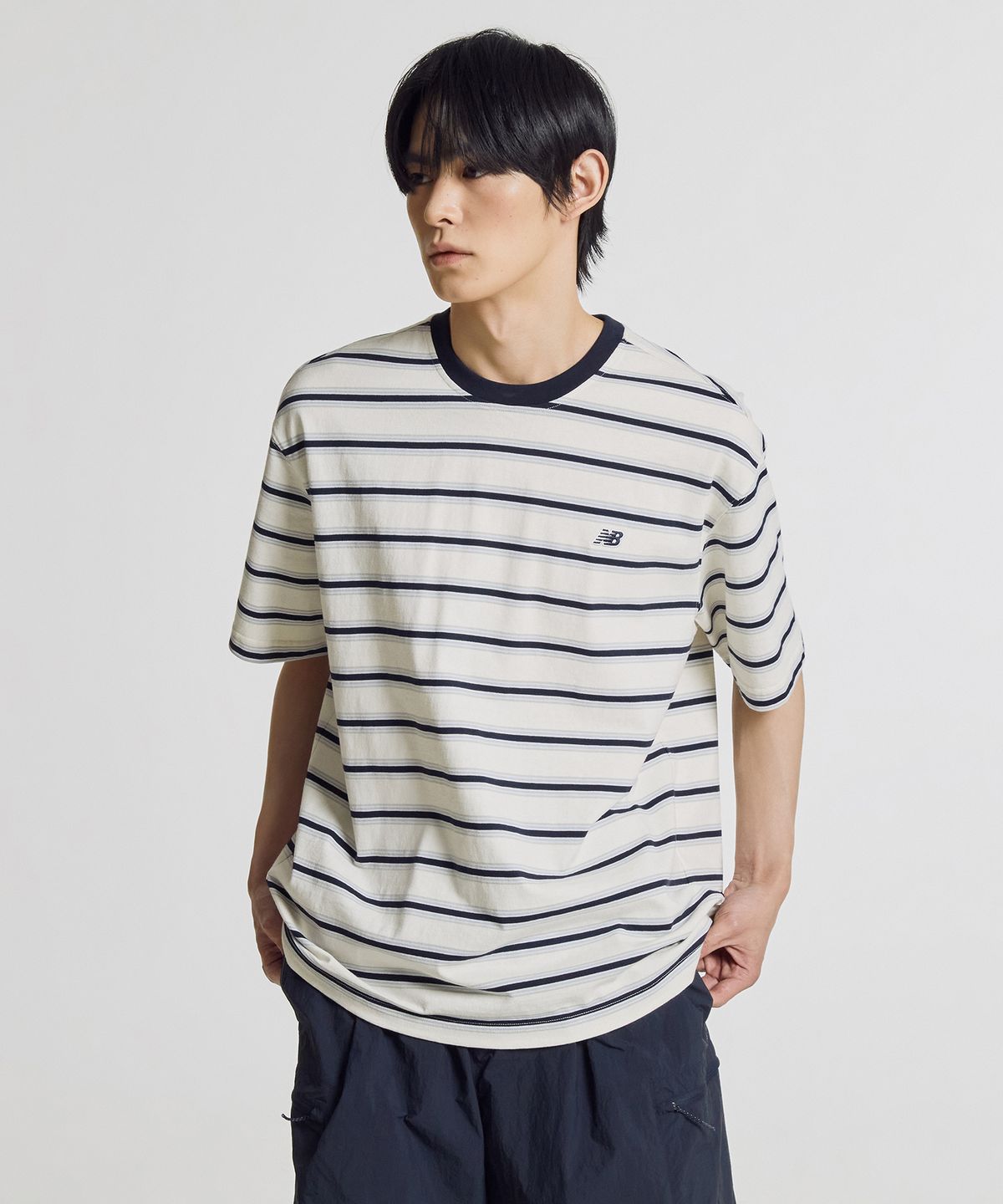 뉴발란스(NEW BALANCE) NBNEG31583 / UNI 트랙 클럽 스트라이프 반팔티 (CREAM)