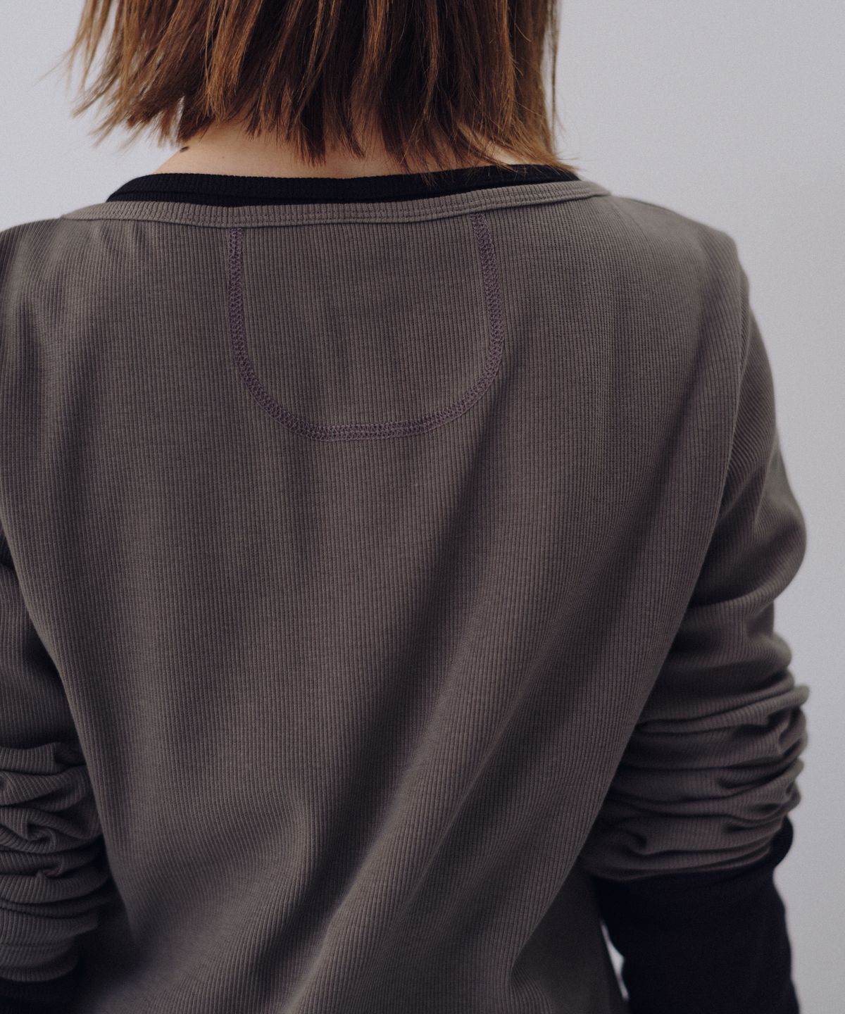 오헤시오(OHESHIO) HENLEY NECK BUTTON LONG SLEEVE, KHAKI