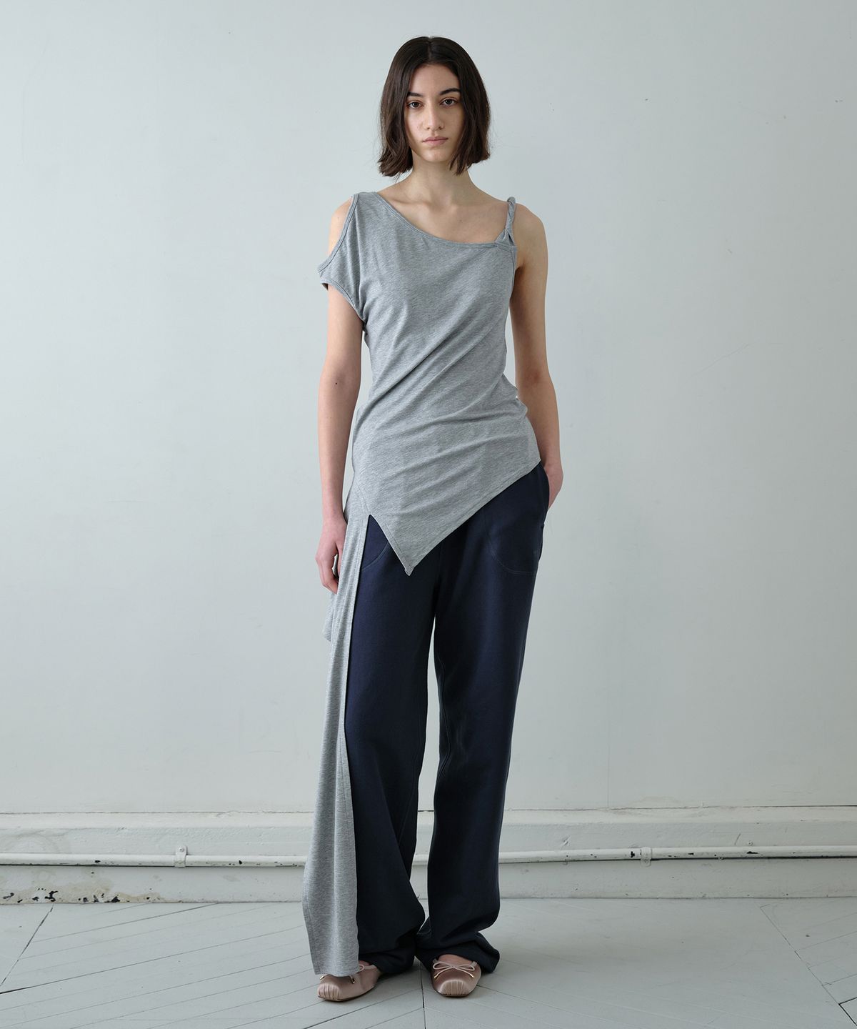 시메트릭 퍼센트(SYMMETRICPERCENT) Unbalanced Twist Top / Melange Grey