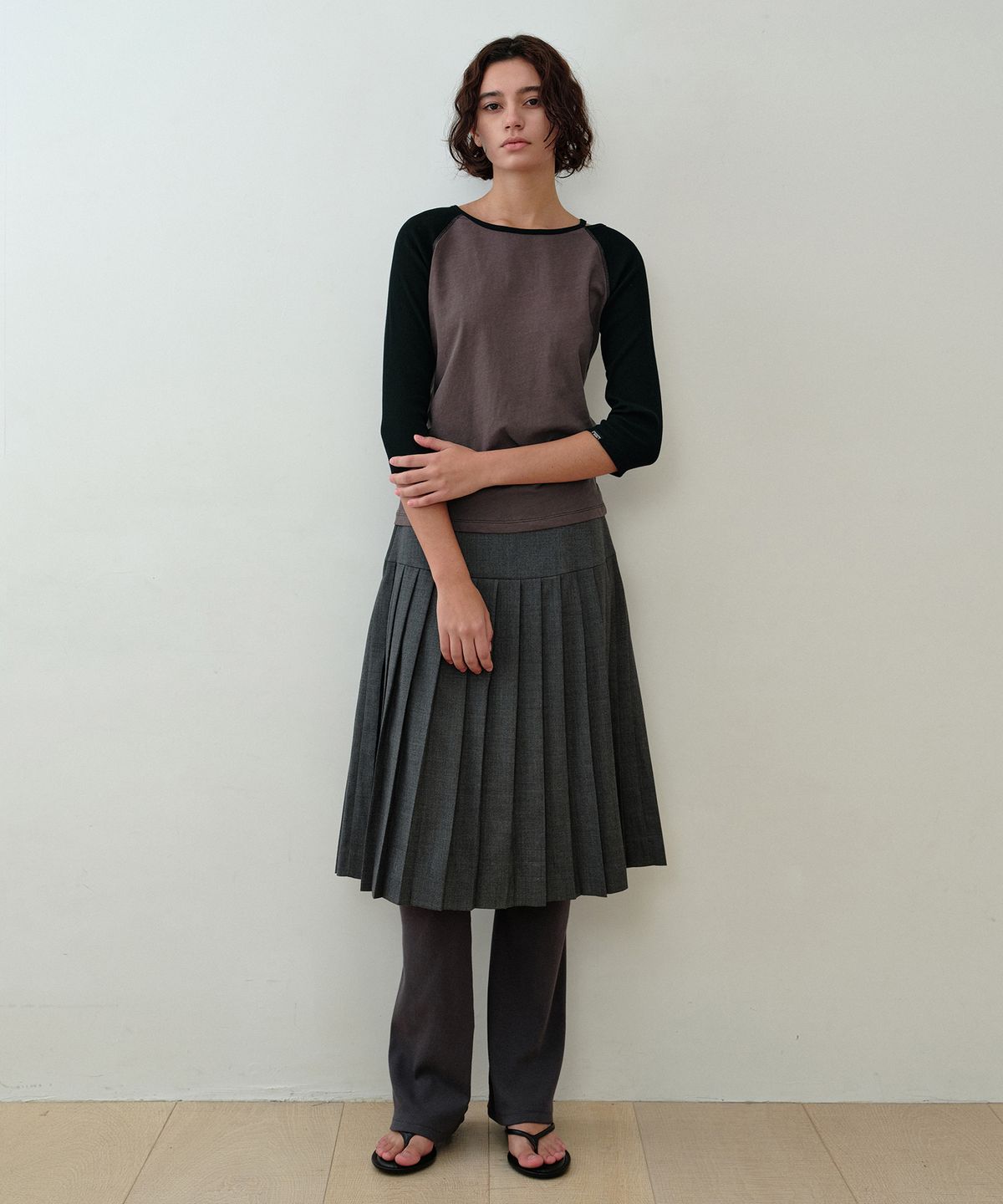 시메트릭 퍼센트(SYMMETRICPERCENT) Alba Raglan Slit T-shirt / Brown