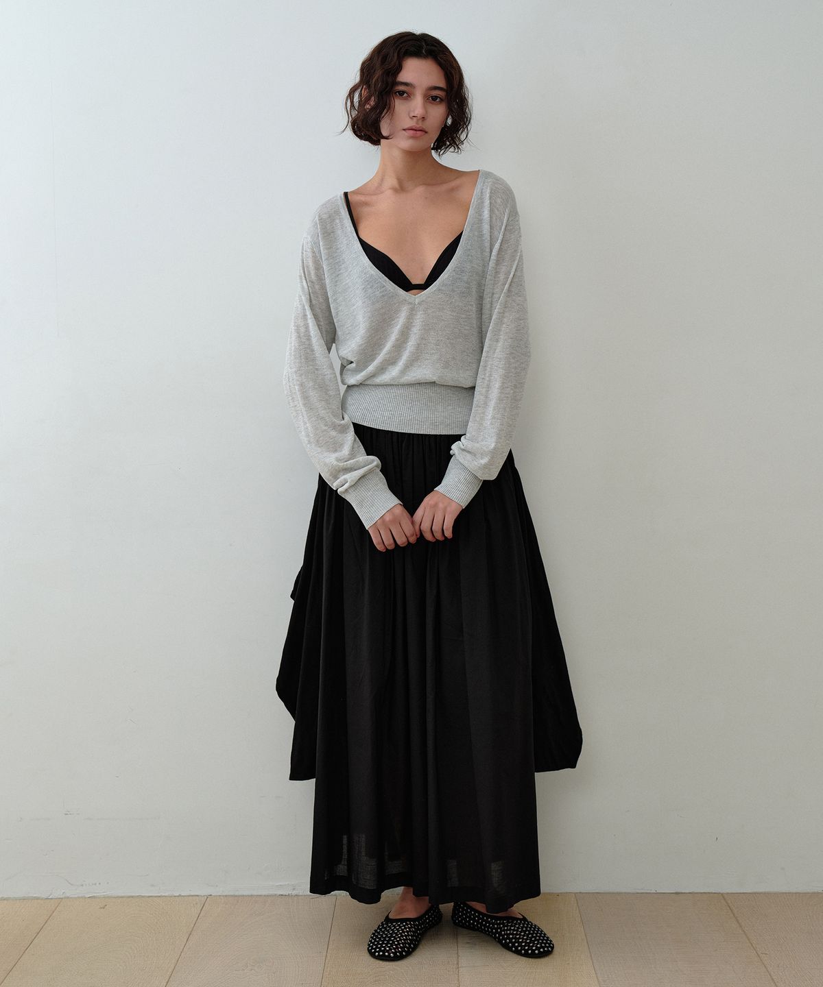 시메트릭 퍼센트(SYMMETRICPERCENT) Deep V-neck Sheer Knit Top / Melange Grey