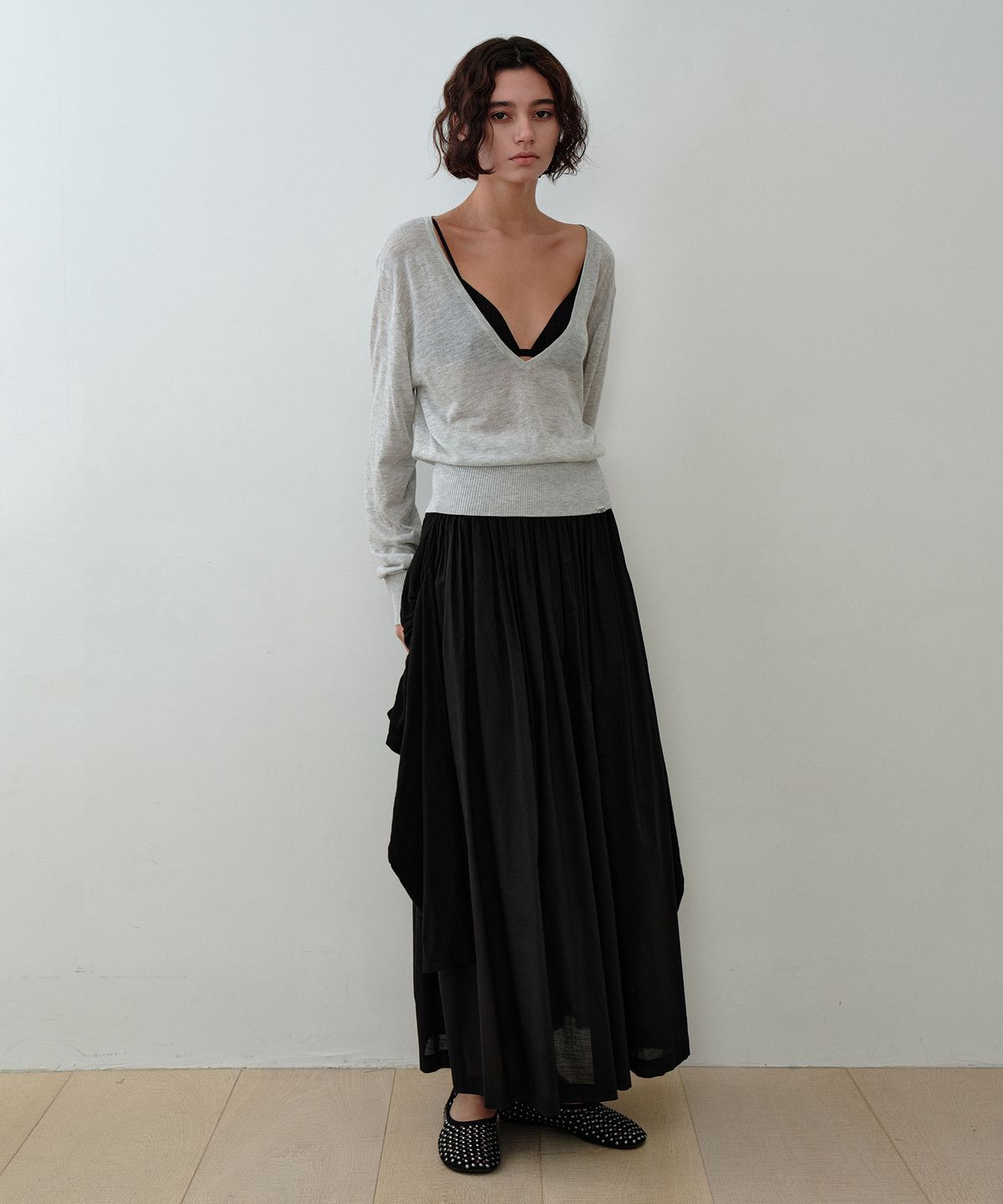 시메트릭 퍼센트(SYMMETRICPERCENT) Deep V-neck Sheer Knit Top / Melange Grey