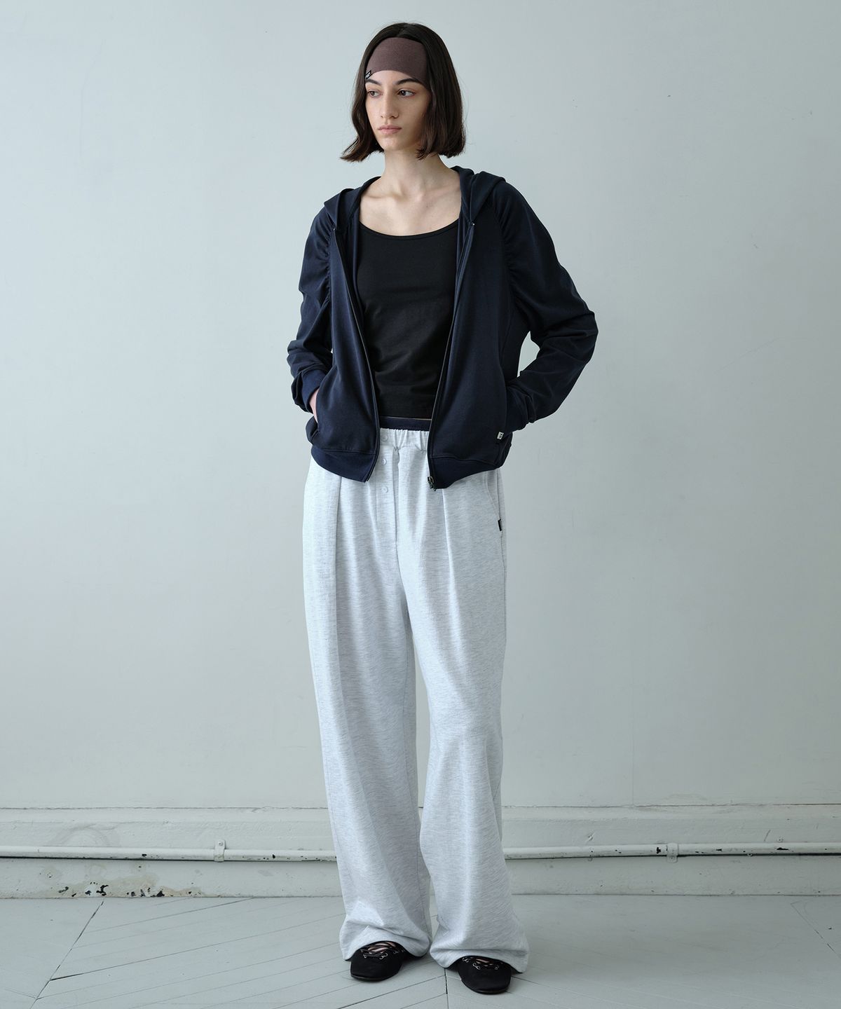 시메트릭 퍼센트(SYMMETRICPERCENT) Shirring Zip-up Hoodie / Washed Navy