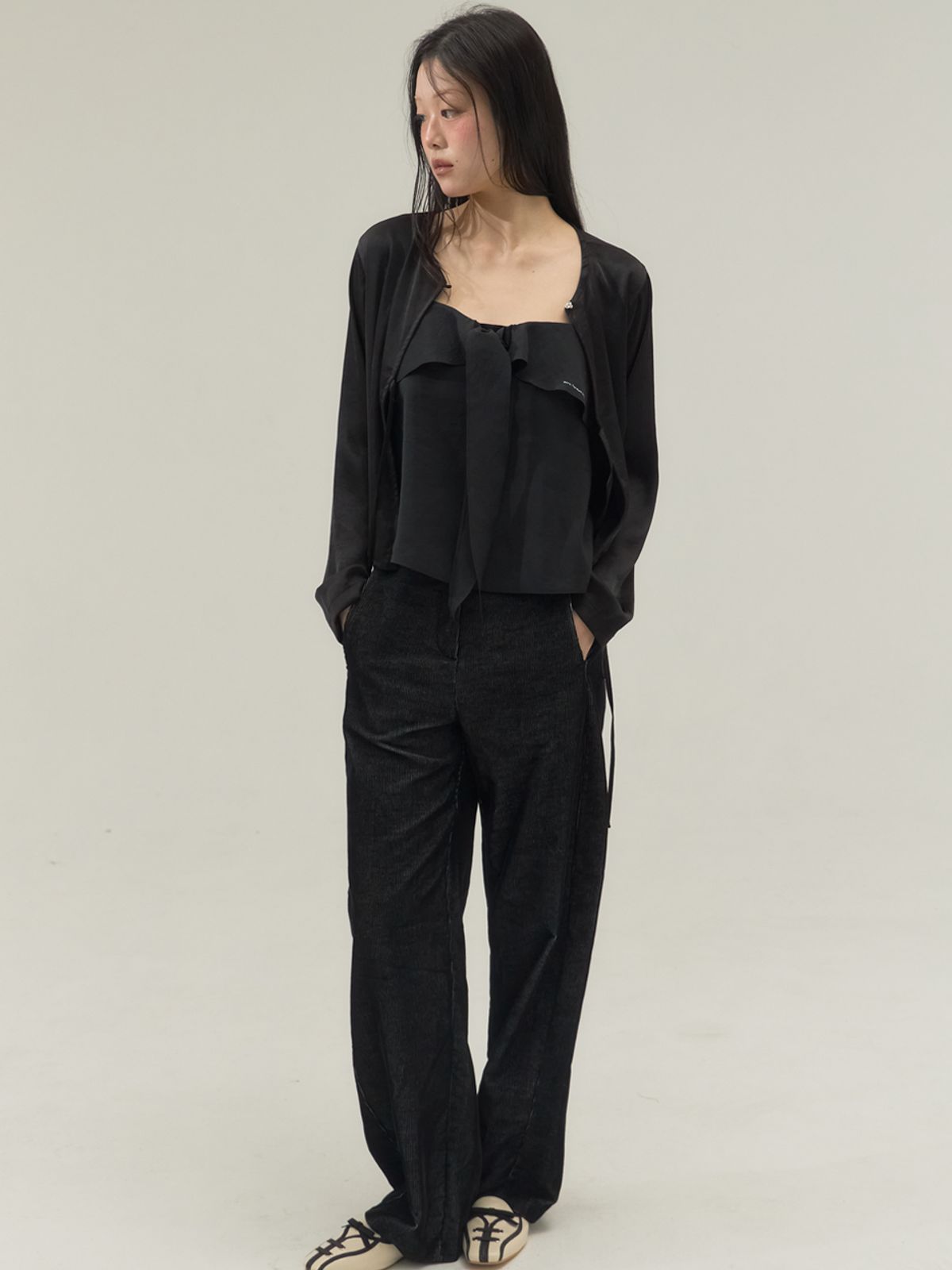 쏘리, 투 머치 러브(SORRY, TOO MUCH LOVE) Draped Ribbon Camisole Top_Black