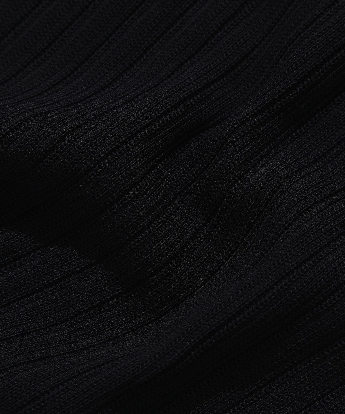 키뮤어(KIIMUIR) [크롭] 워셔블 쿨터치 헨리넥 하프 니트_블랙