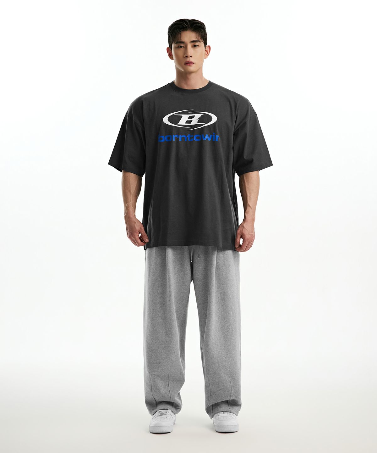 본투윈(BORN TO WIN) SYMBOL B LOGO T-SHIRTS [CHARCOAL]