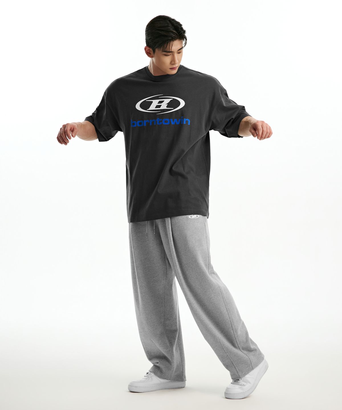 본투윈(BORN TO WIN) SYMBOL B LOGO T-SHIRTS [CHARCOAL]