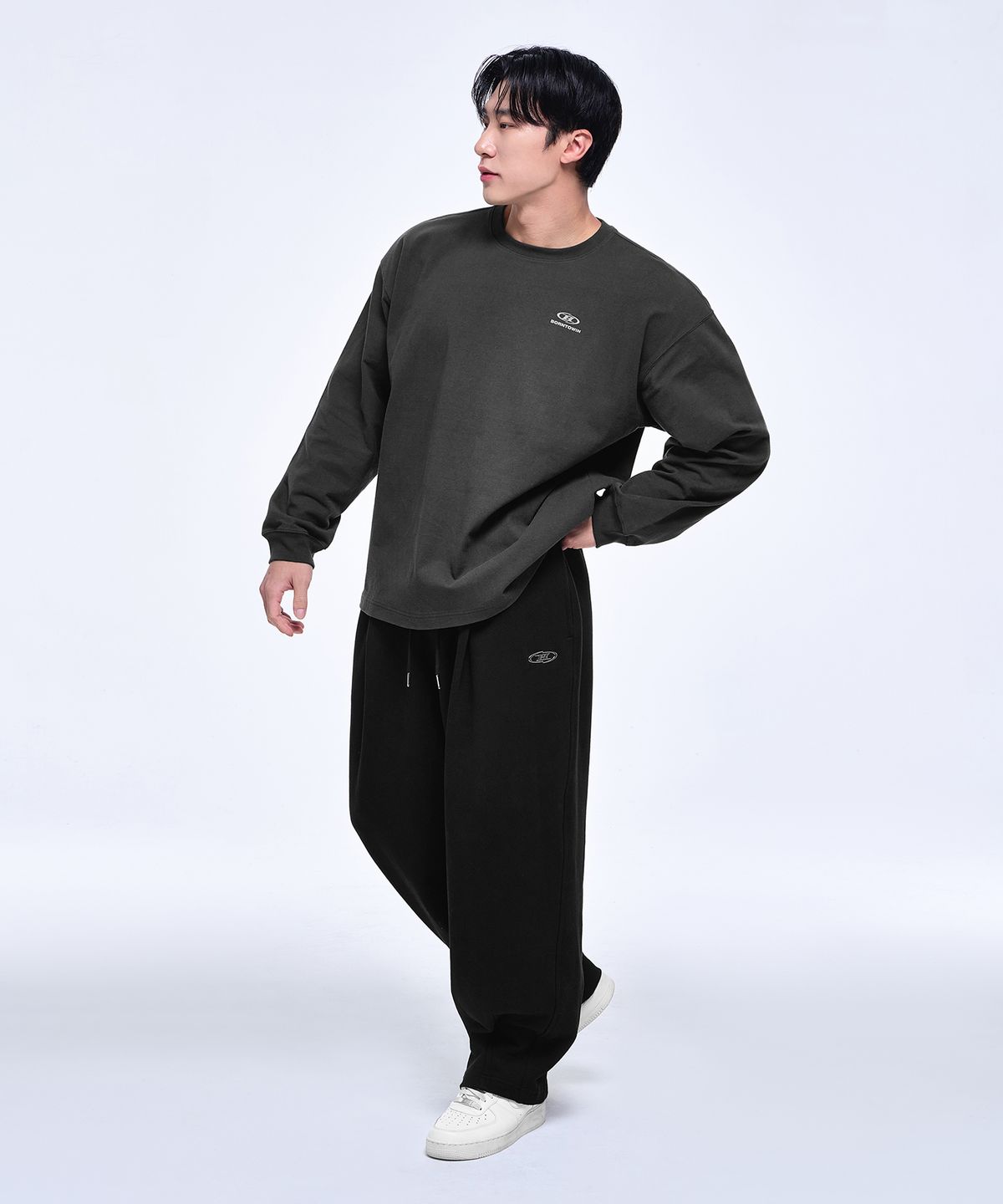본투윈(BORN TO WIN) SILVER B LOGO OVER FIT LONG SLEEVE [CHARCOAL]