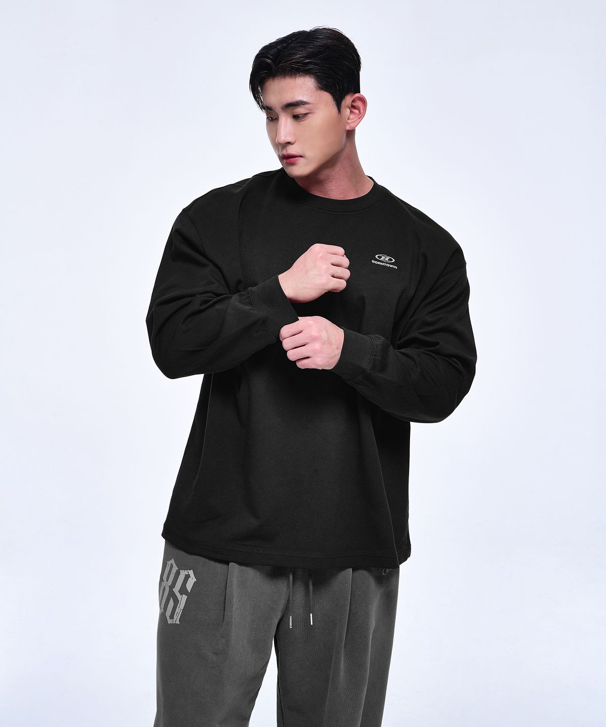 본투윈(BORN TO WIN) SILVER B LOGO OVER FIT LONG SLEEVE [BLACK]
