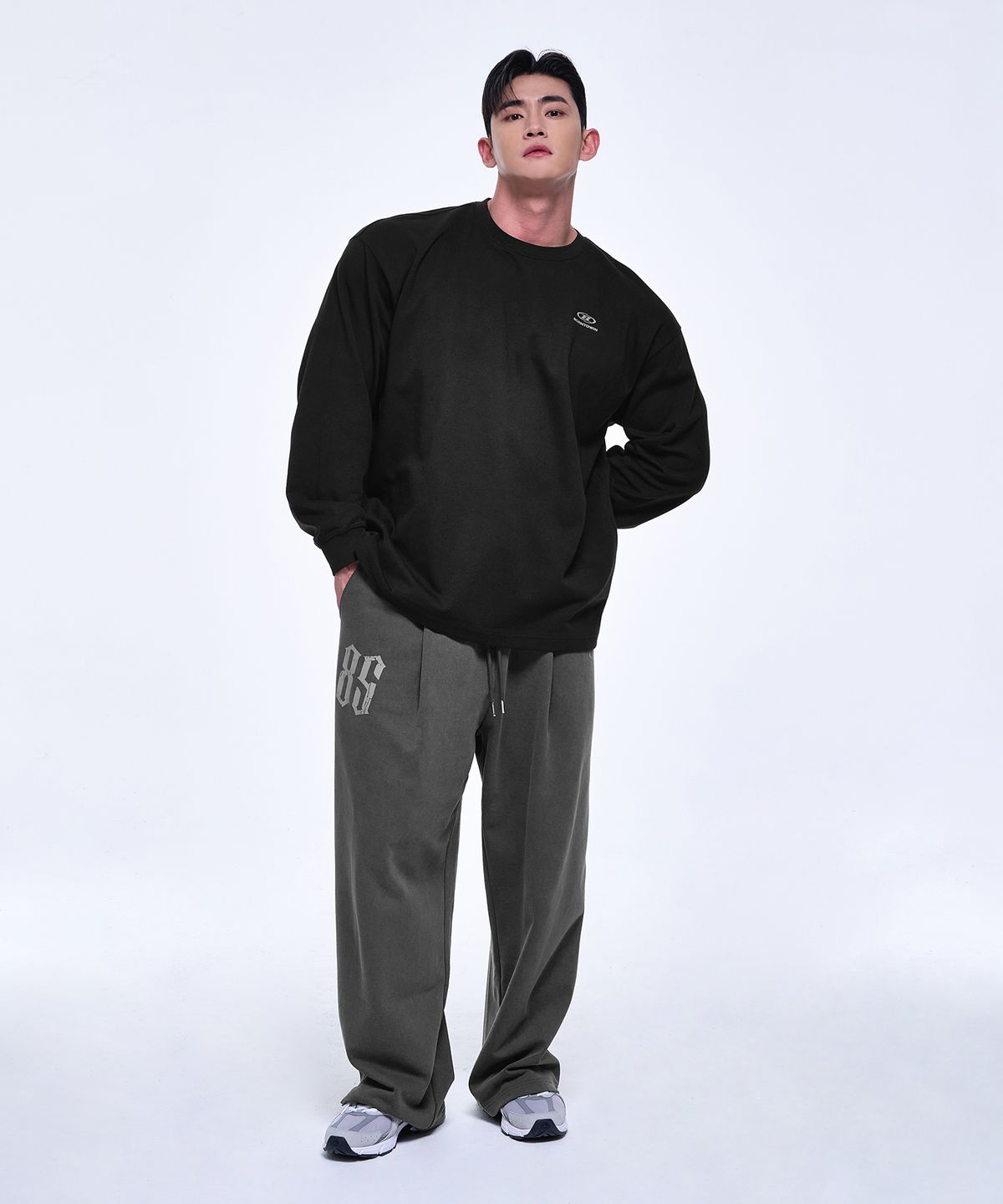 본투윈(BORN TO WIN) SILVER B LOGO OVER FIT LONG SLEEVE [BLACK]