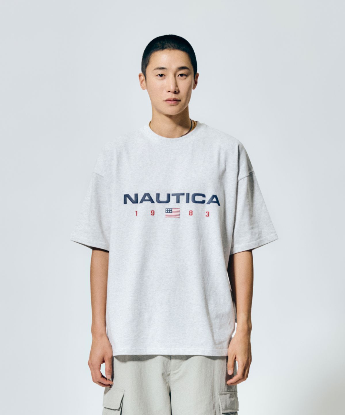 노티카(NAUTICA) 83플래그 로고 티셔츠(라이트멜란지그레이) NTS4786