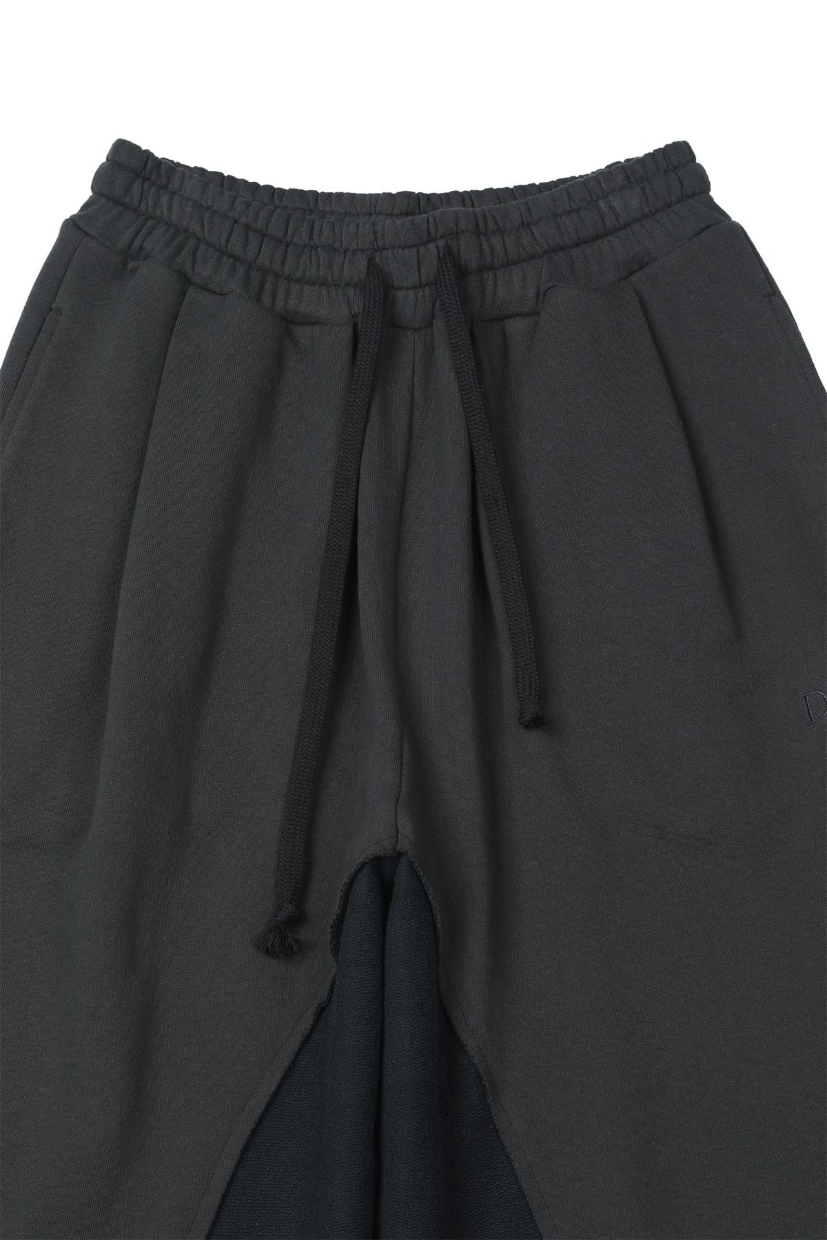 다이닛(DEINET) REVERSE CUT SWEATPANTS IN CHARCOAL