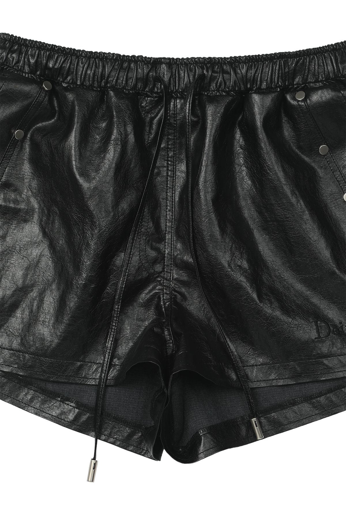 다이닛(DEINET) STUD POINT FAUX LEATHER SHORTS IN BLACK