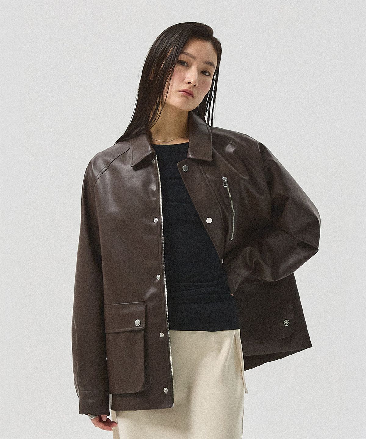 아흐레(AHRE) Varen Faux Leather Field Jacket_BROWN